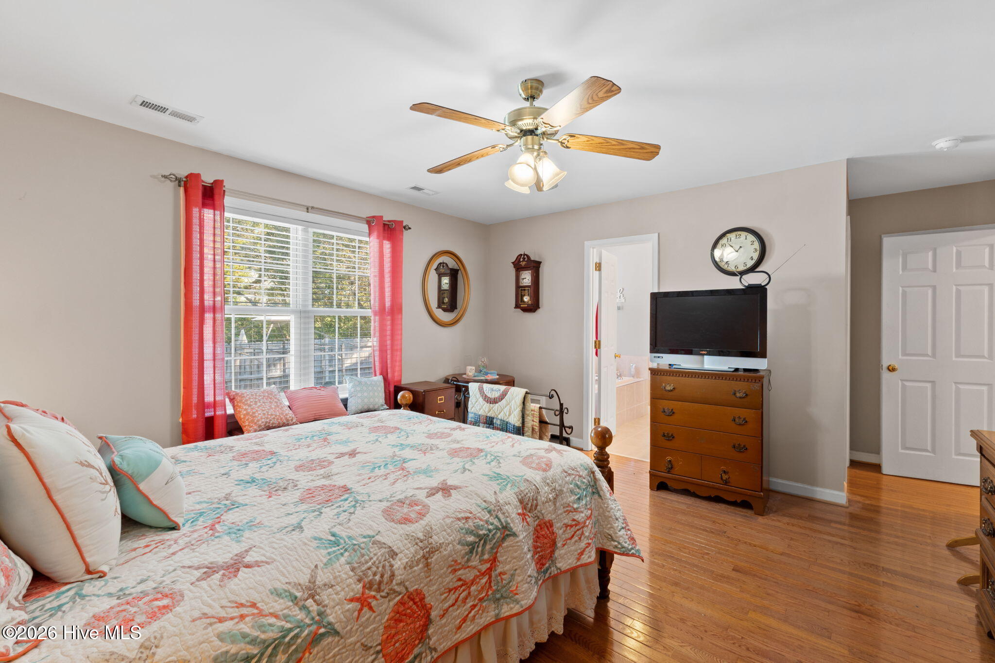 100556771 | Photo 15