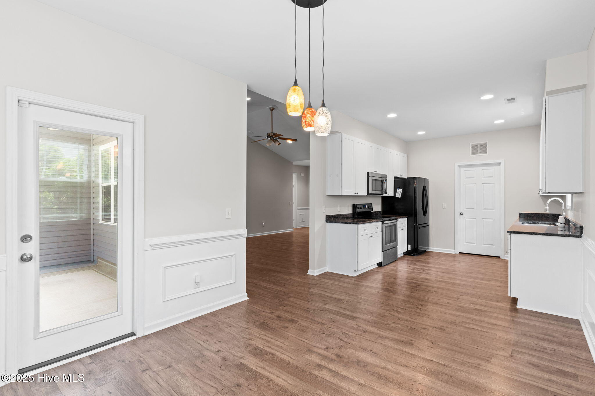 100501996 | Photo 14