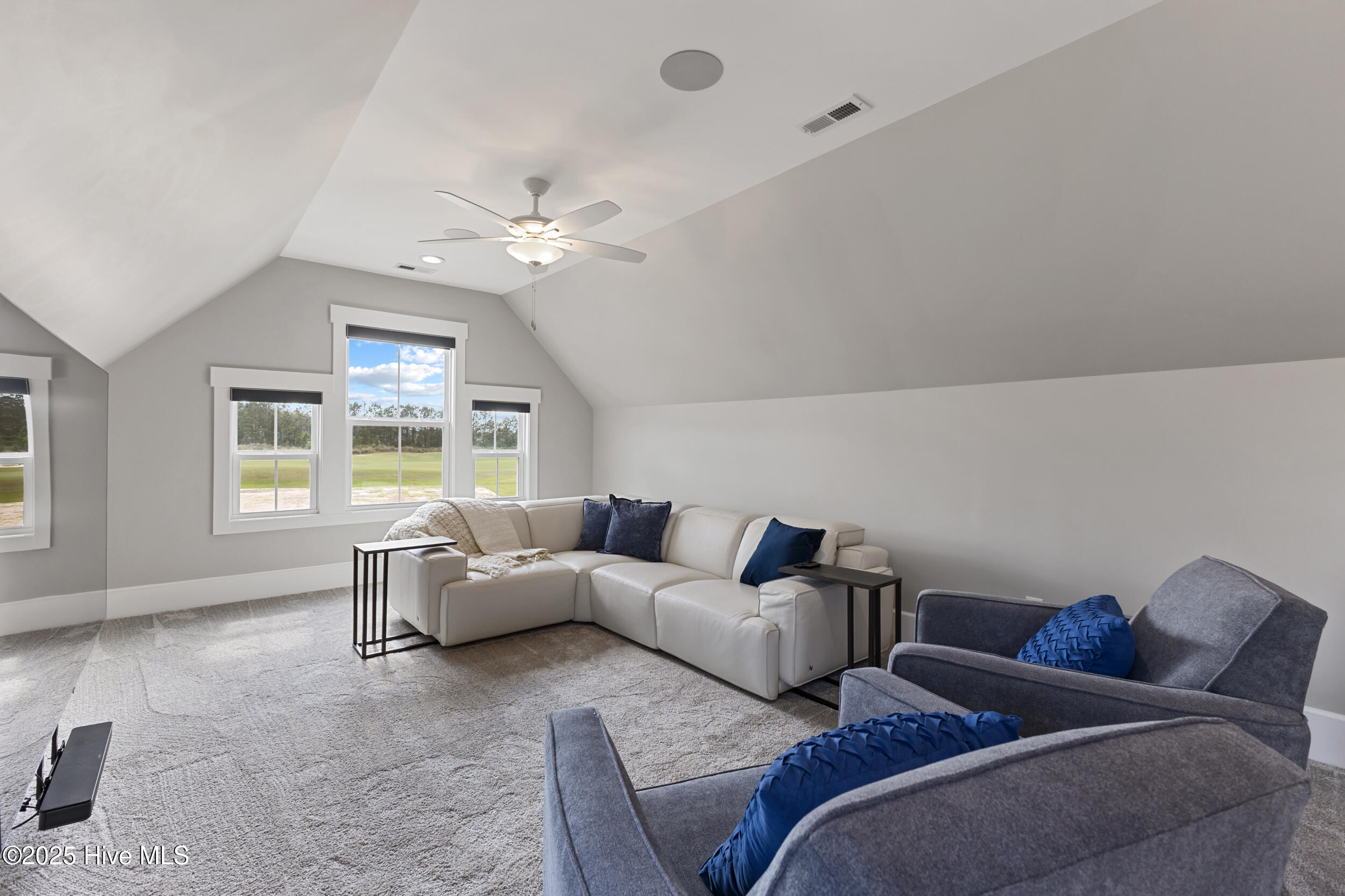 100550581 | Photo 33