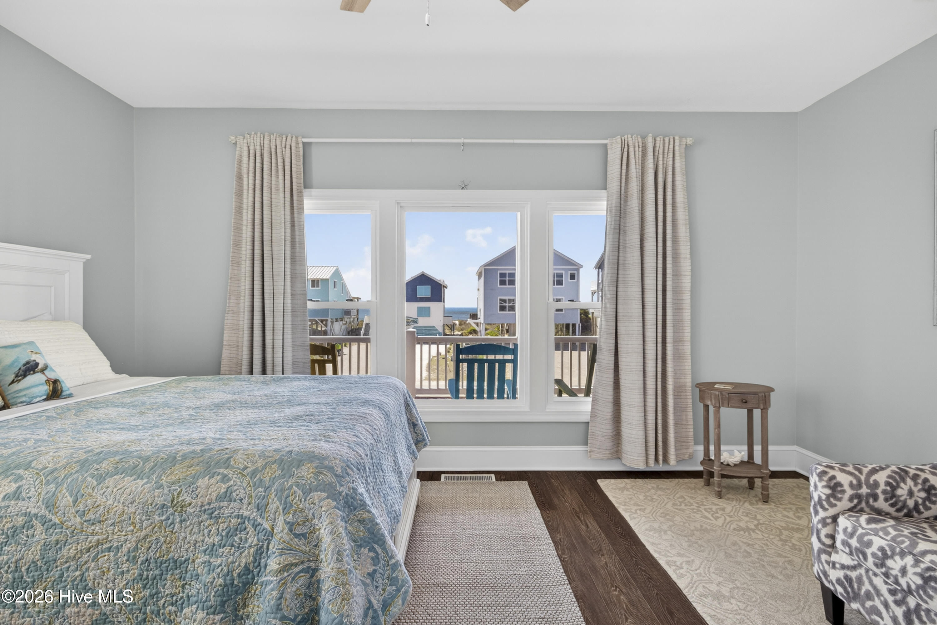 100568247 | Photo 41