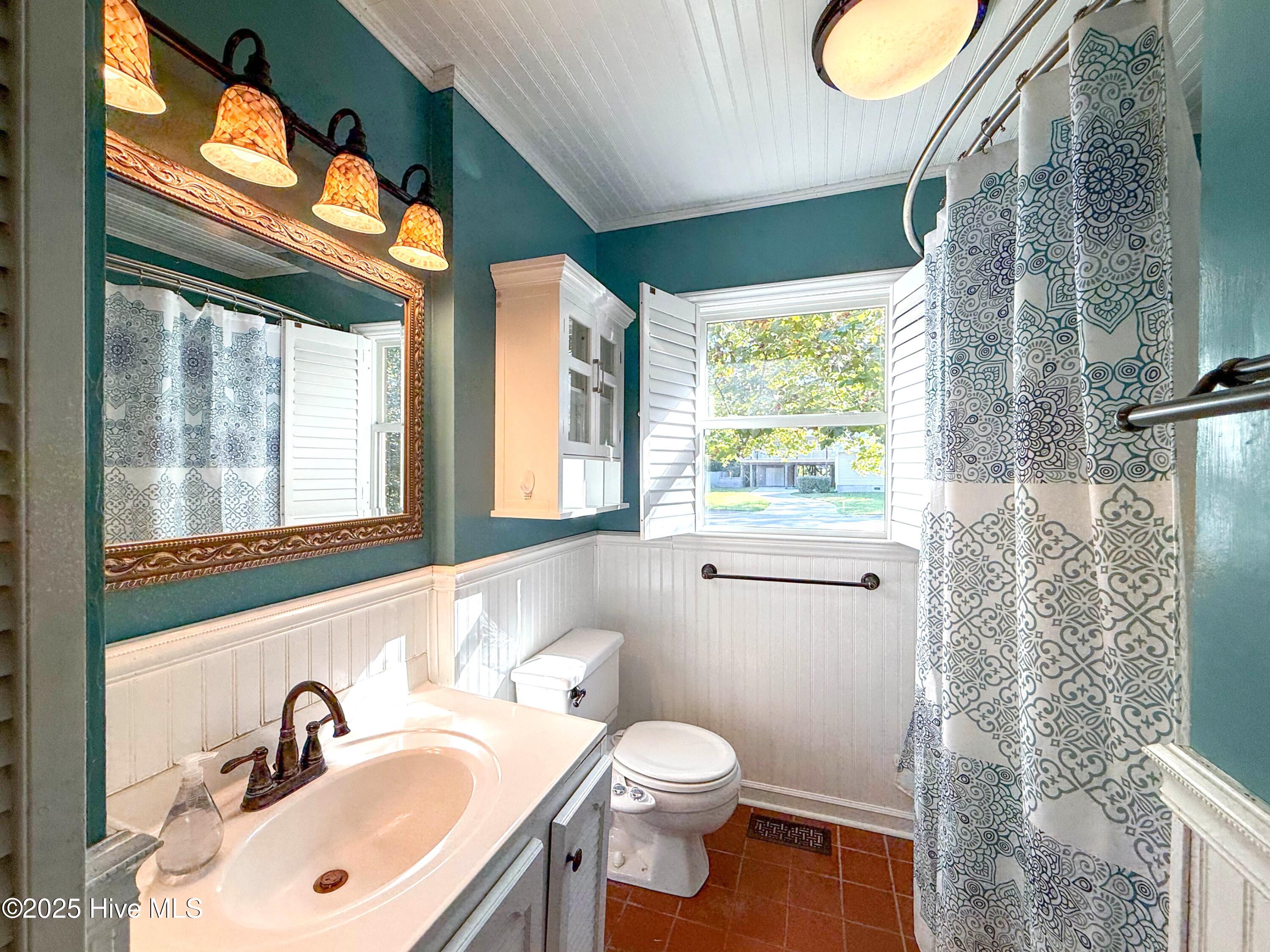 100537869 | Photo 34