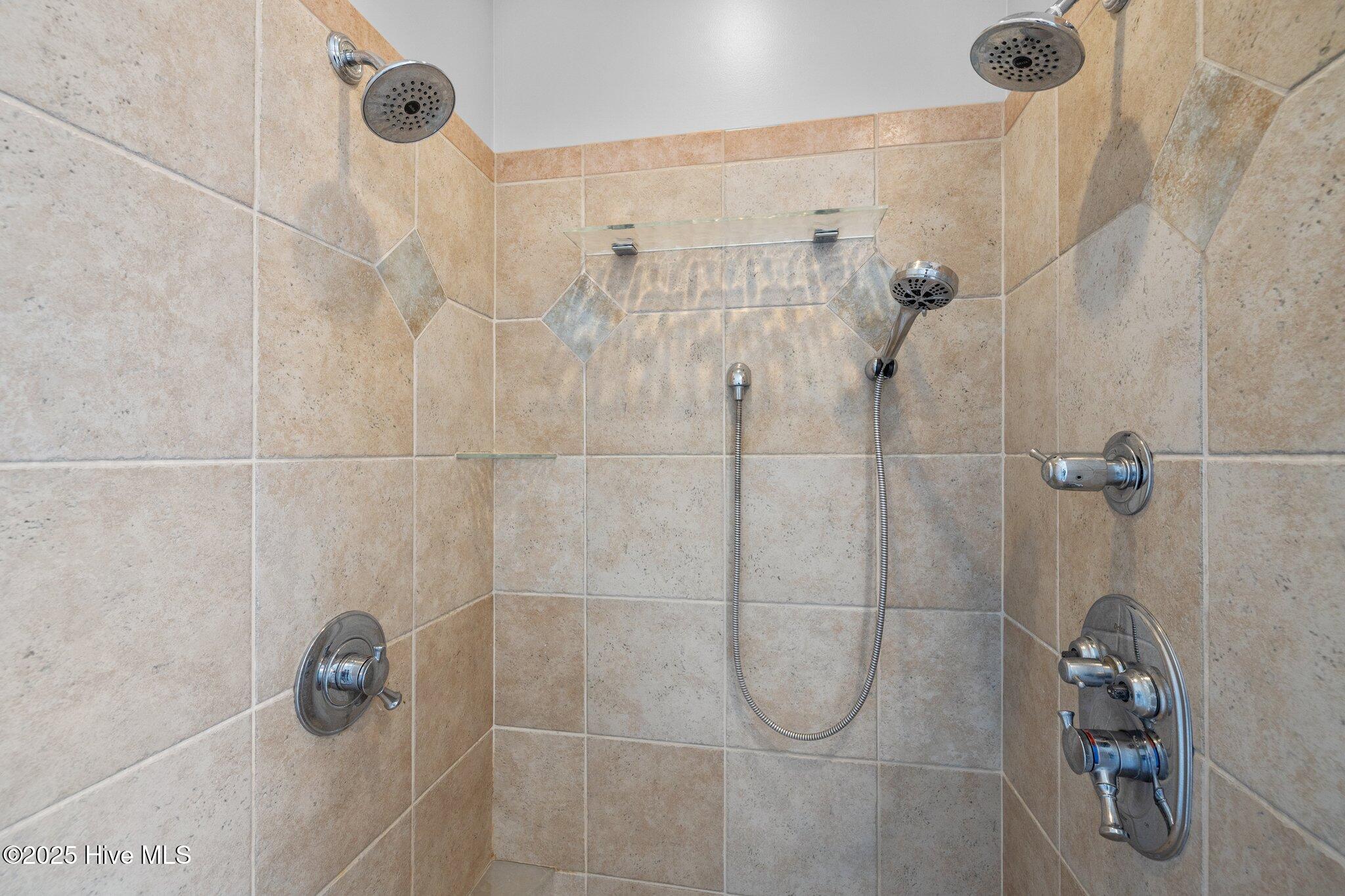 100516101 | Photo 25