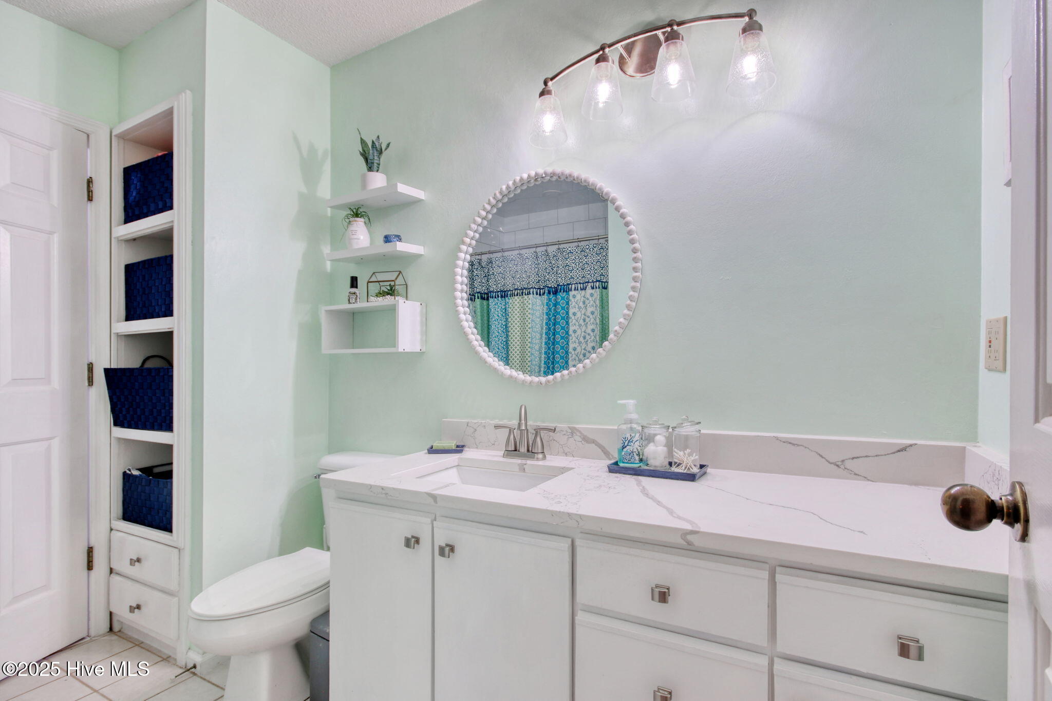 100528000 | Photo 12