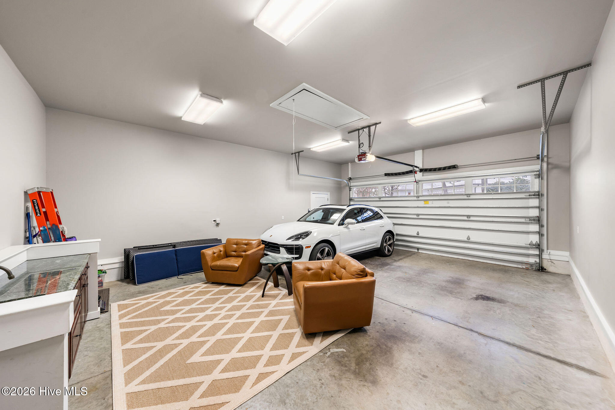 100553604 | Photo 78