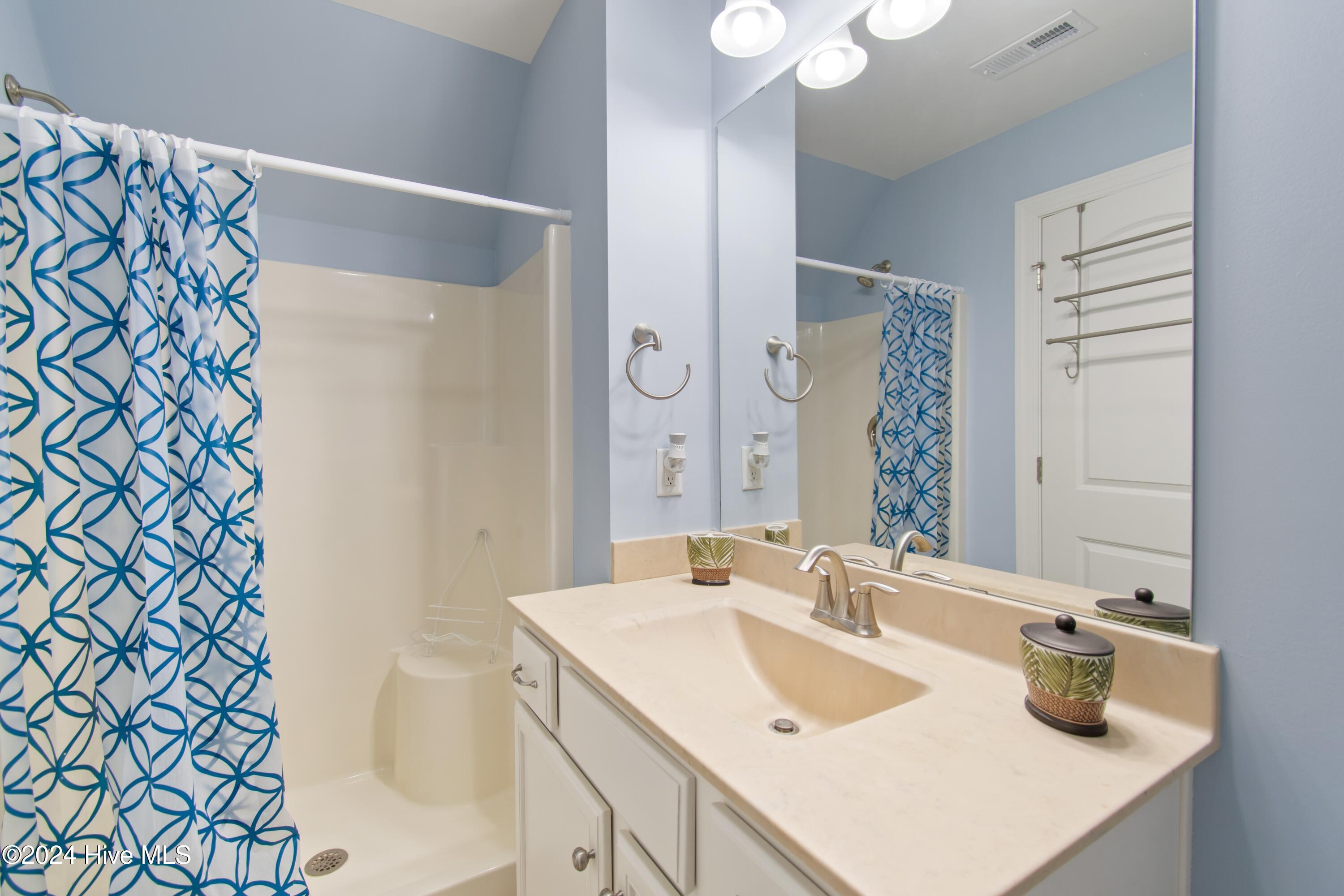 100540669 | Photo 32