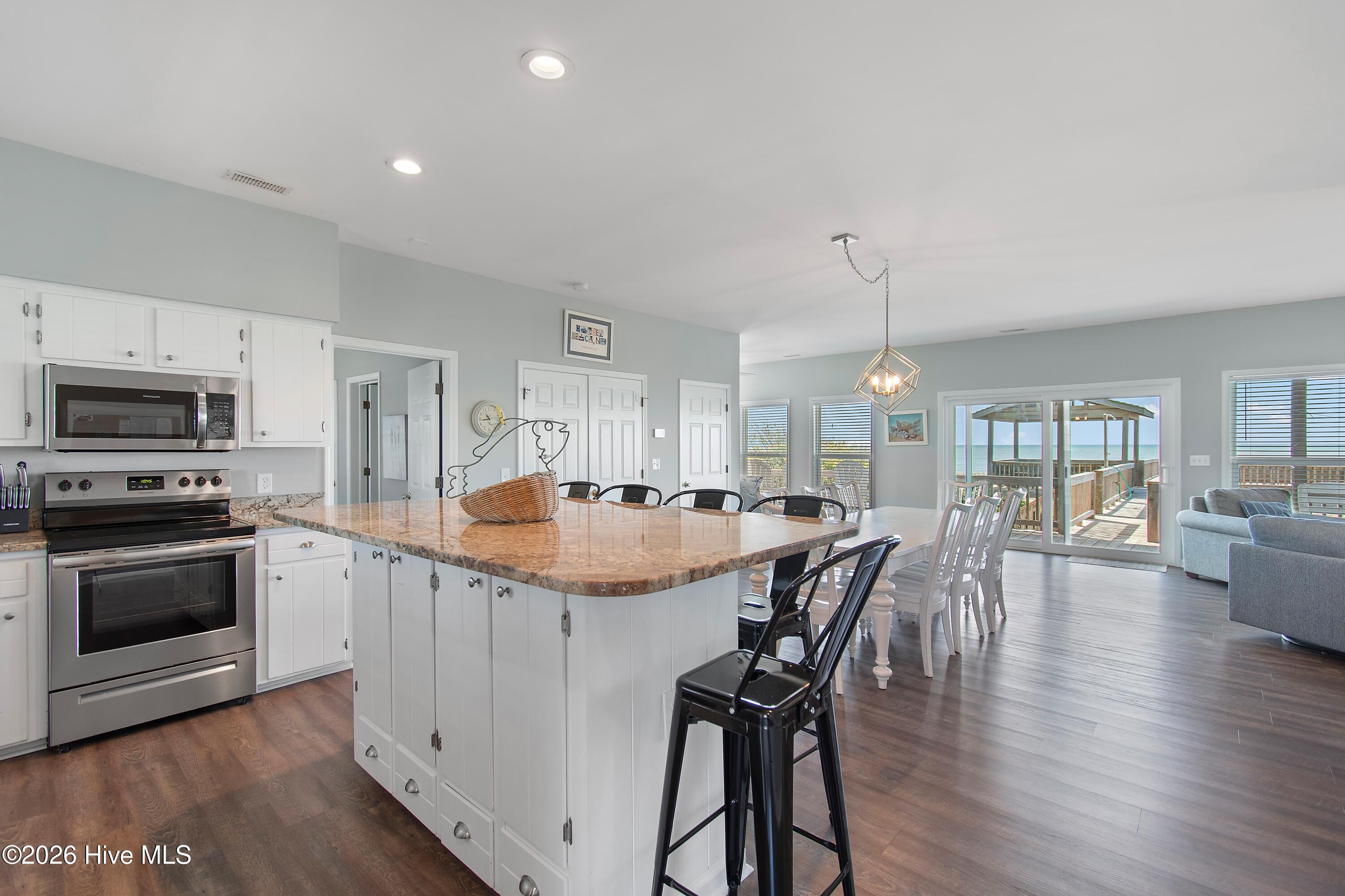 100566525 | Photo 17