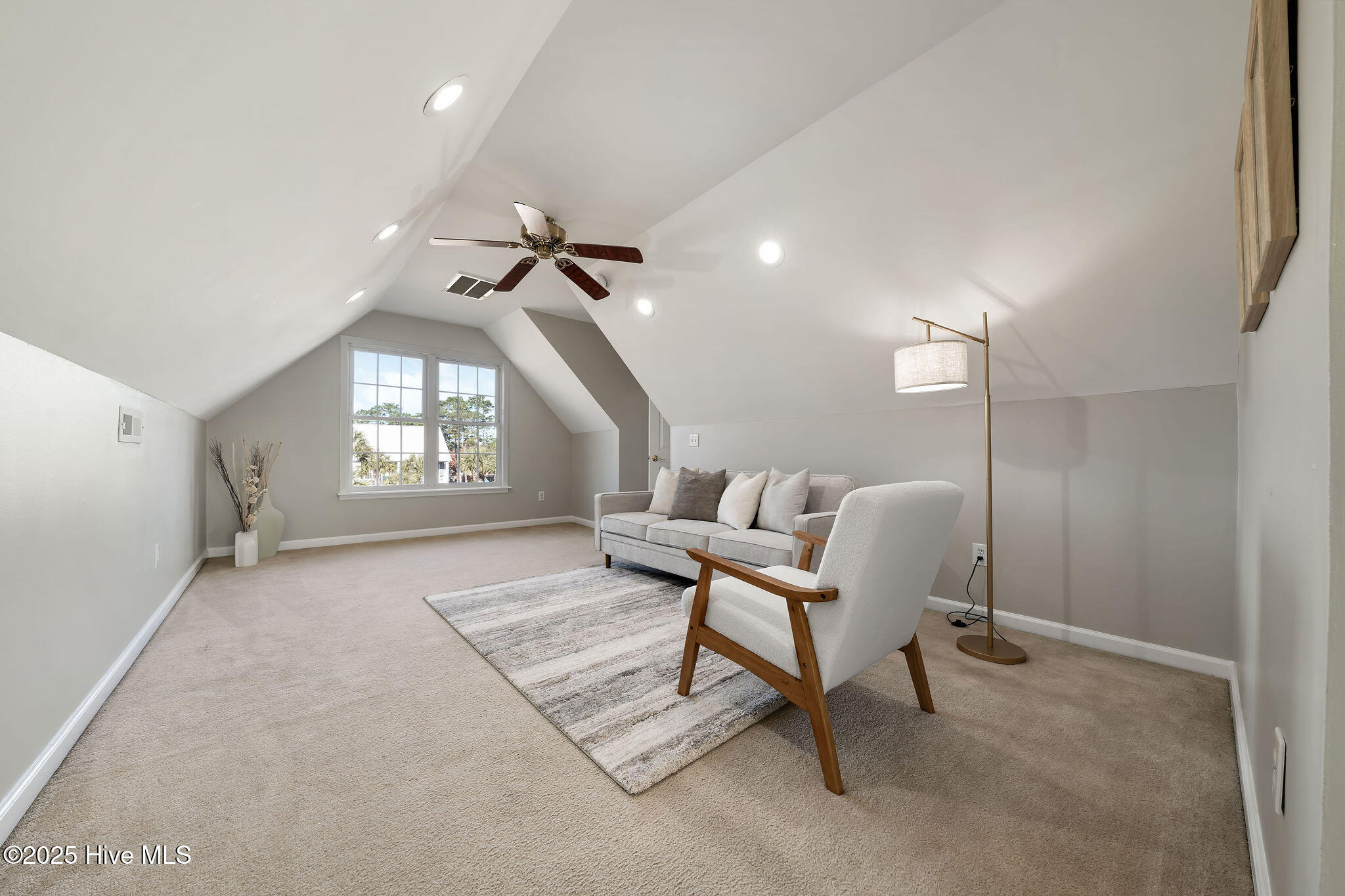 100539157 | Photo 80