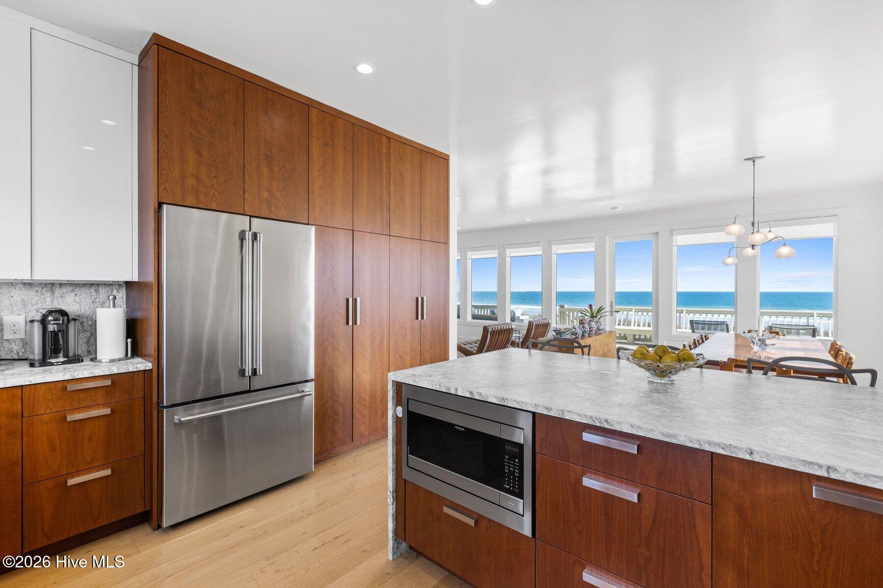 100560851 | Photo 18