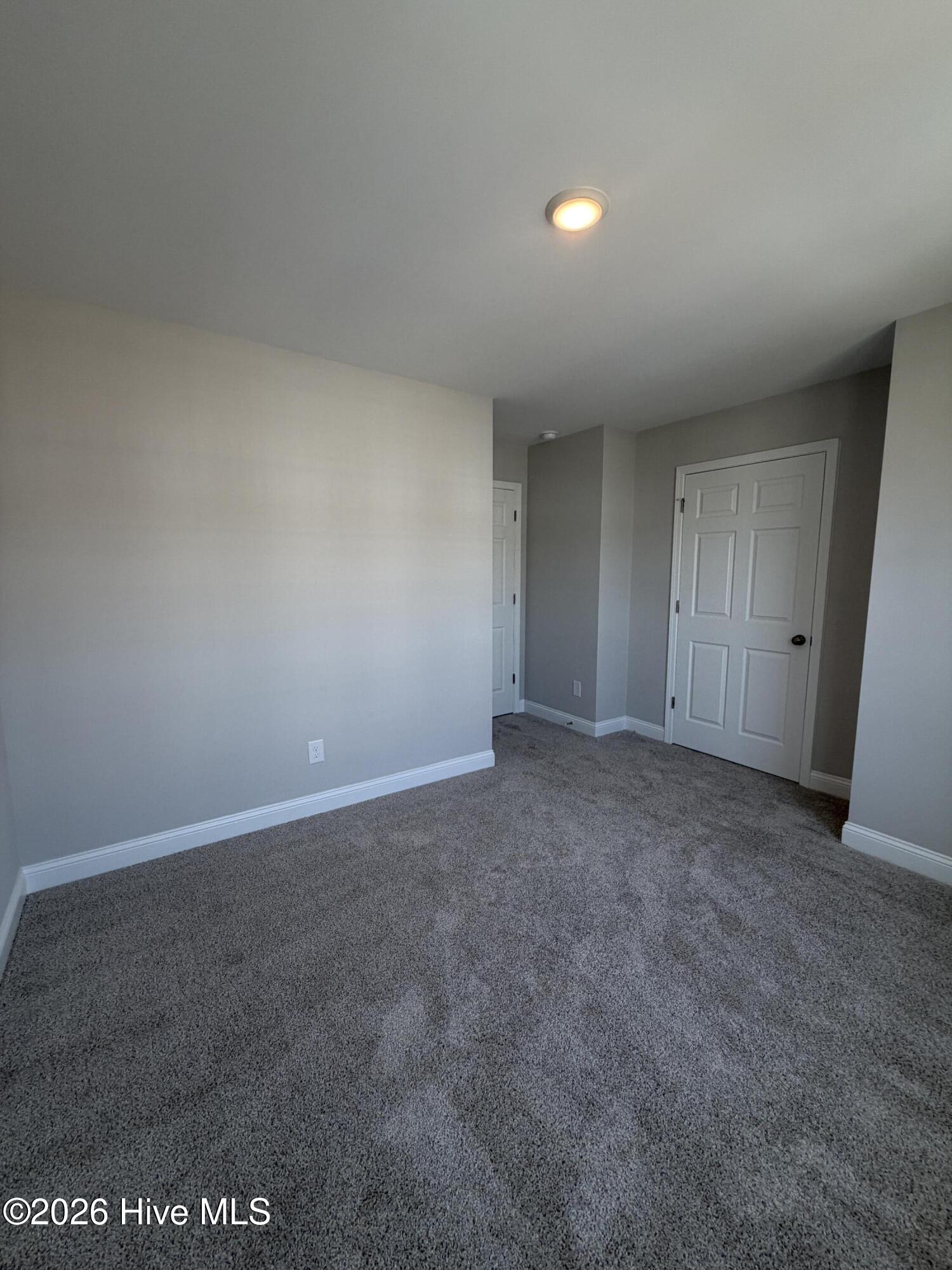 100558167 | Photo 26