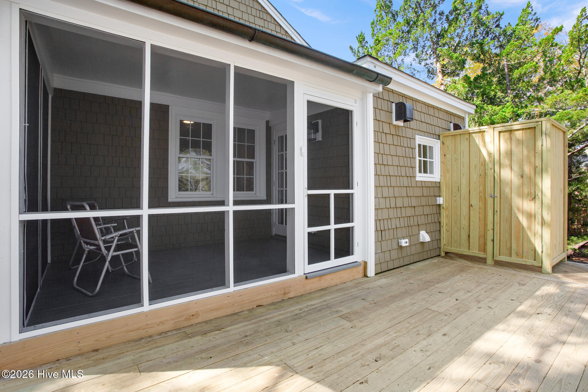 100564809 | Photo 21