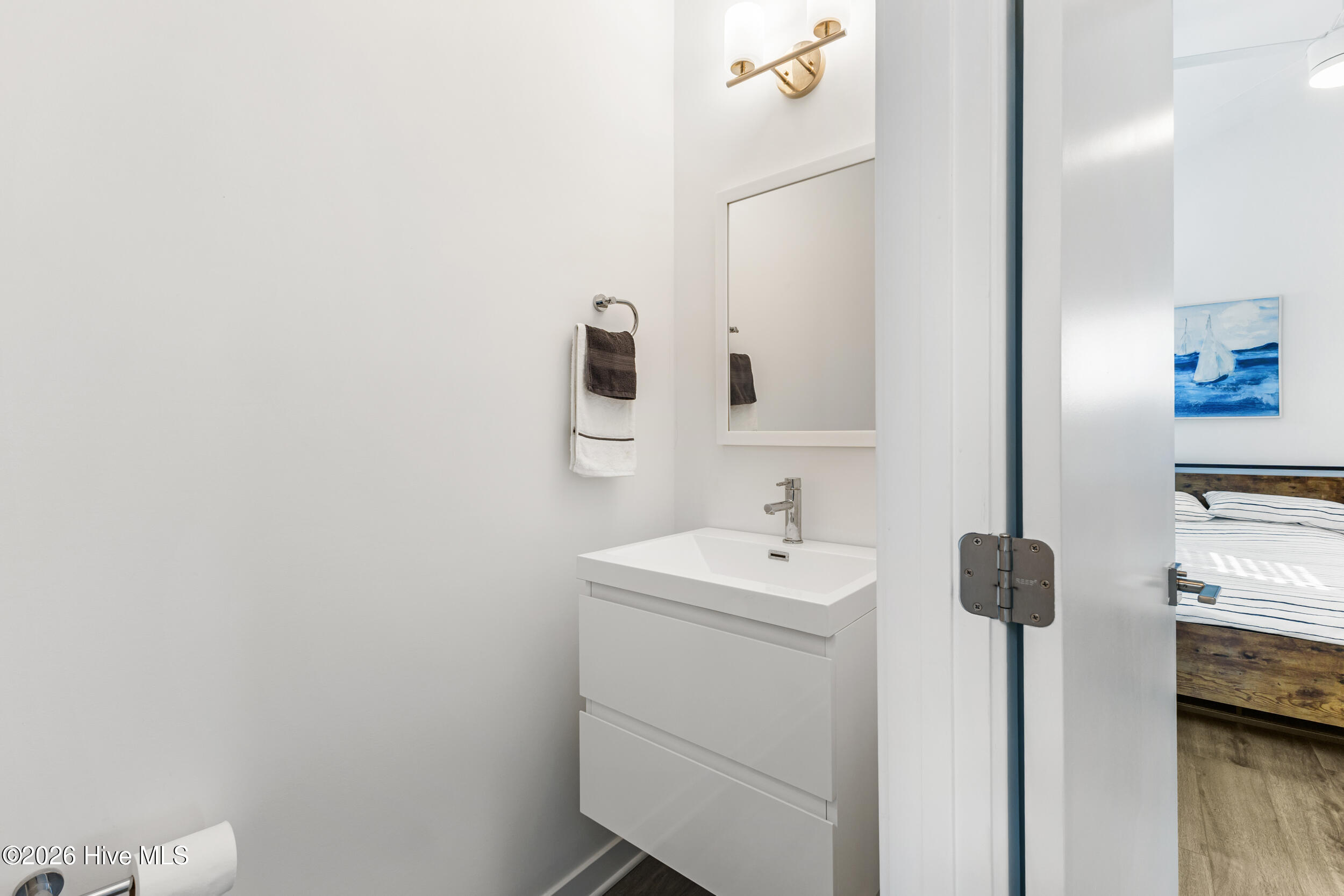 100557840 | Photo 20