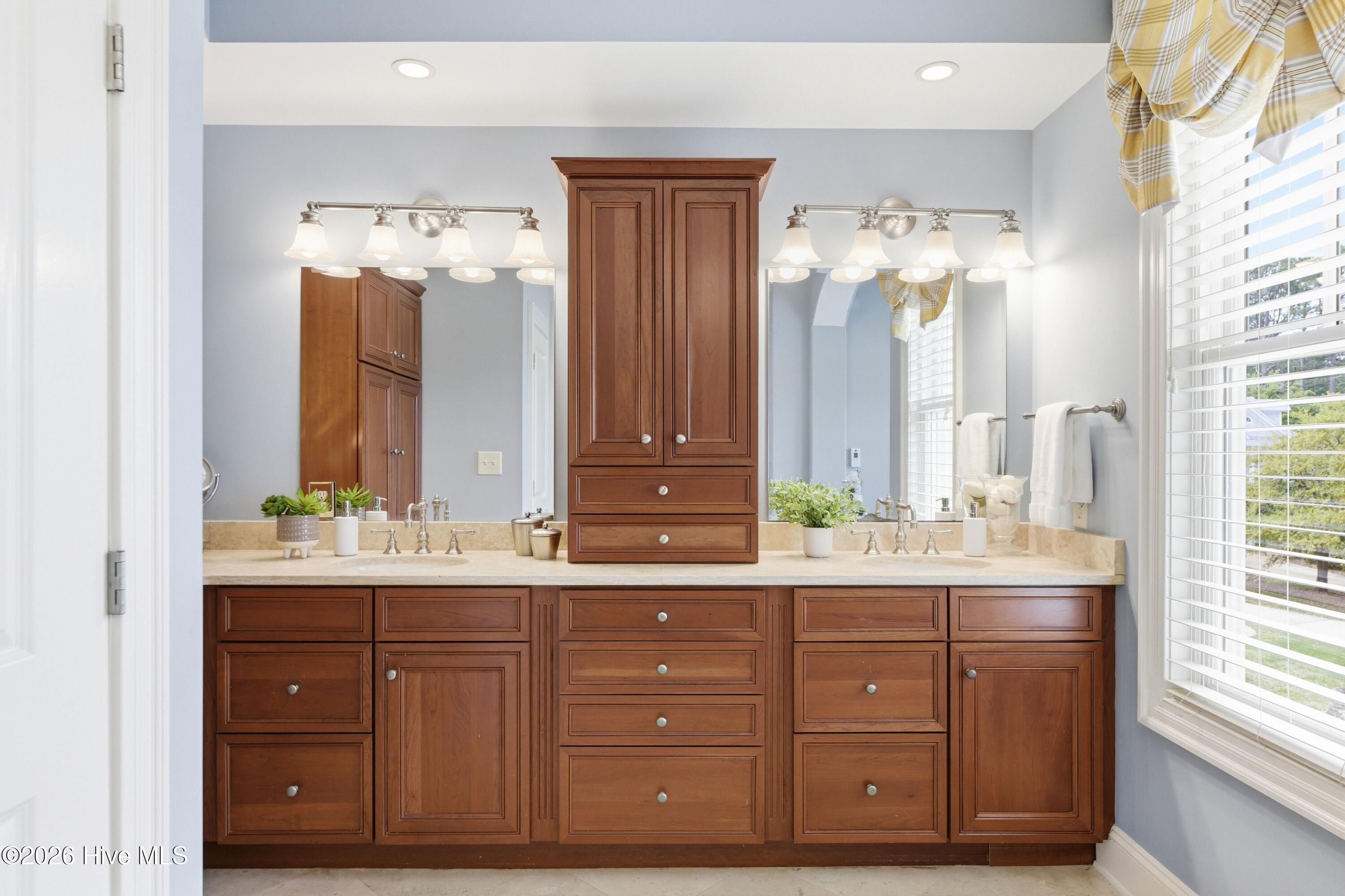 100564058 | Photo 37