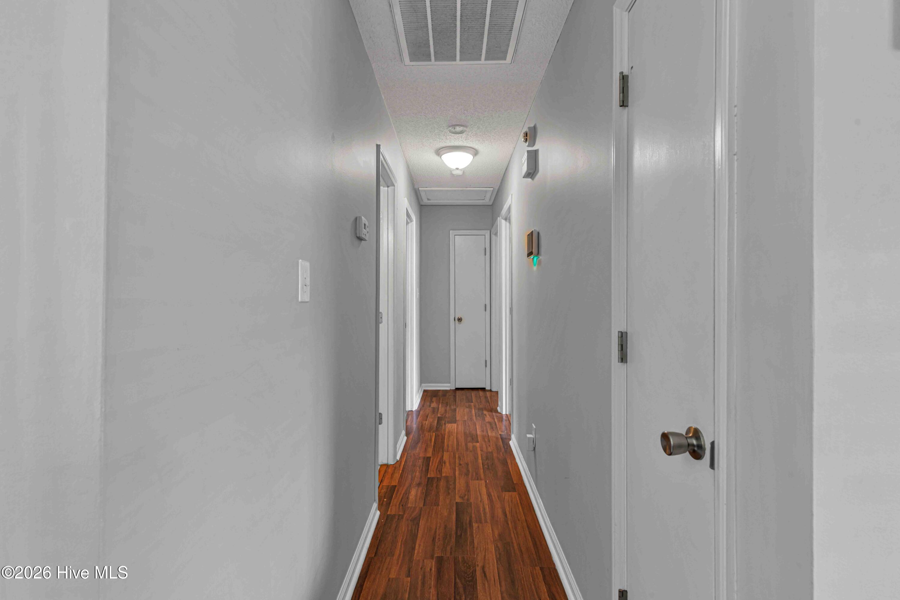 100558761 | Photo 14