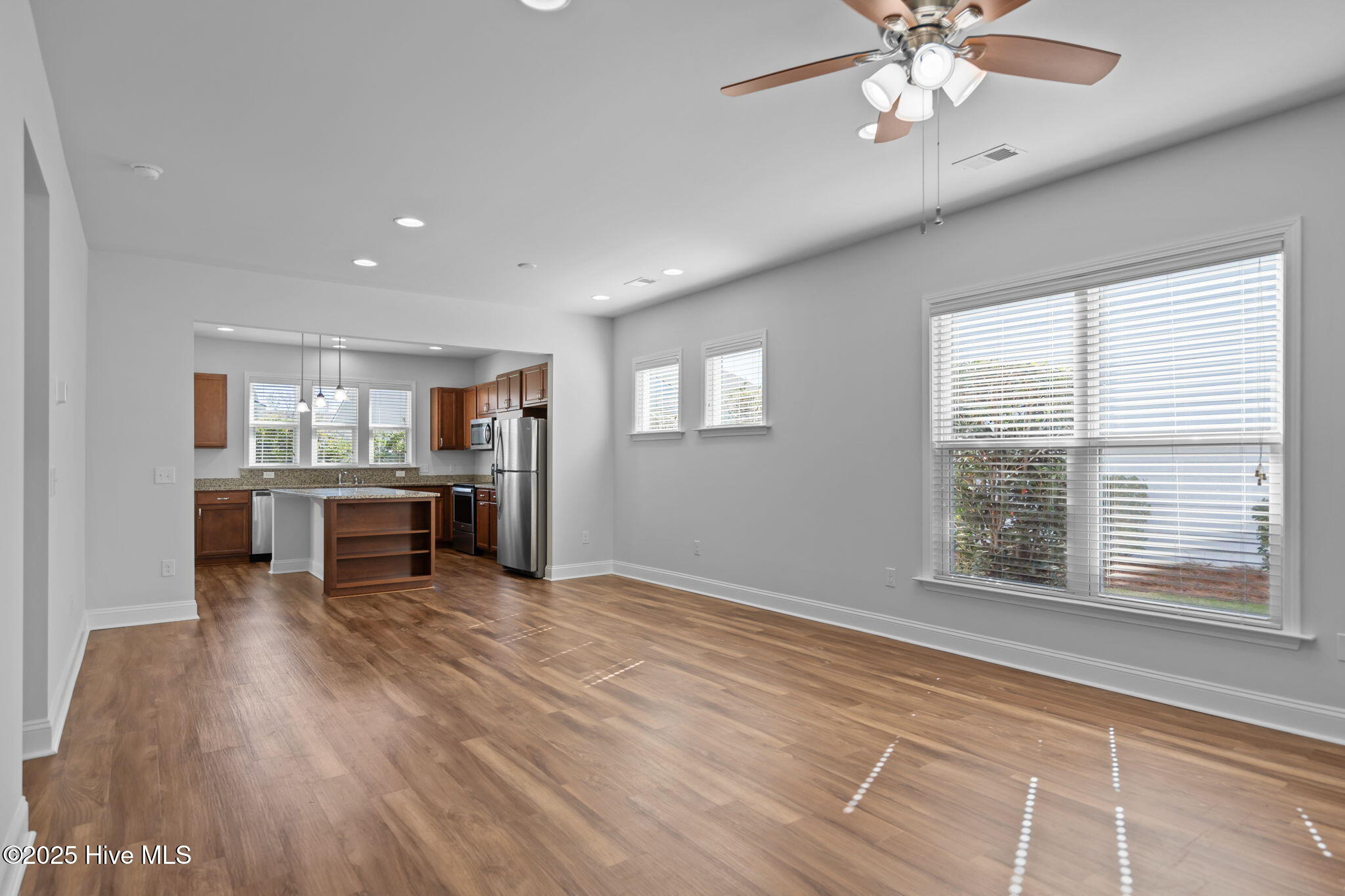 100565127 | Photo 19