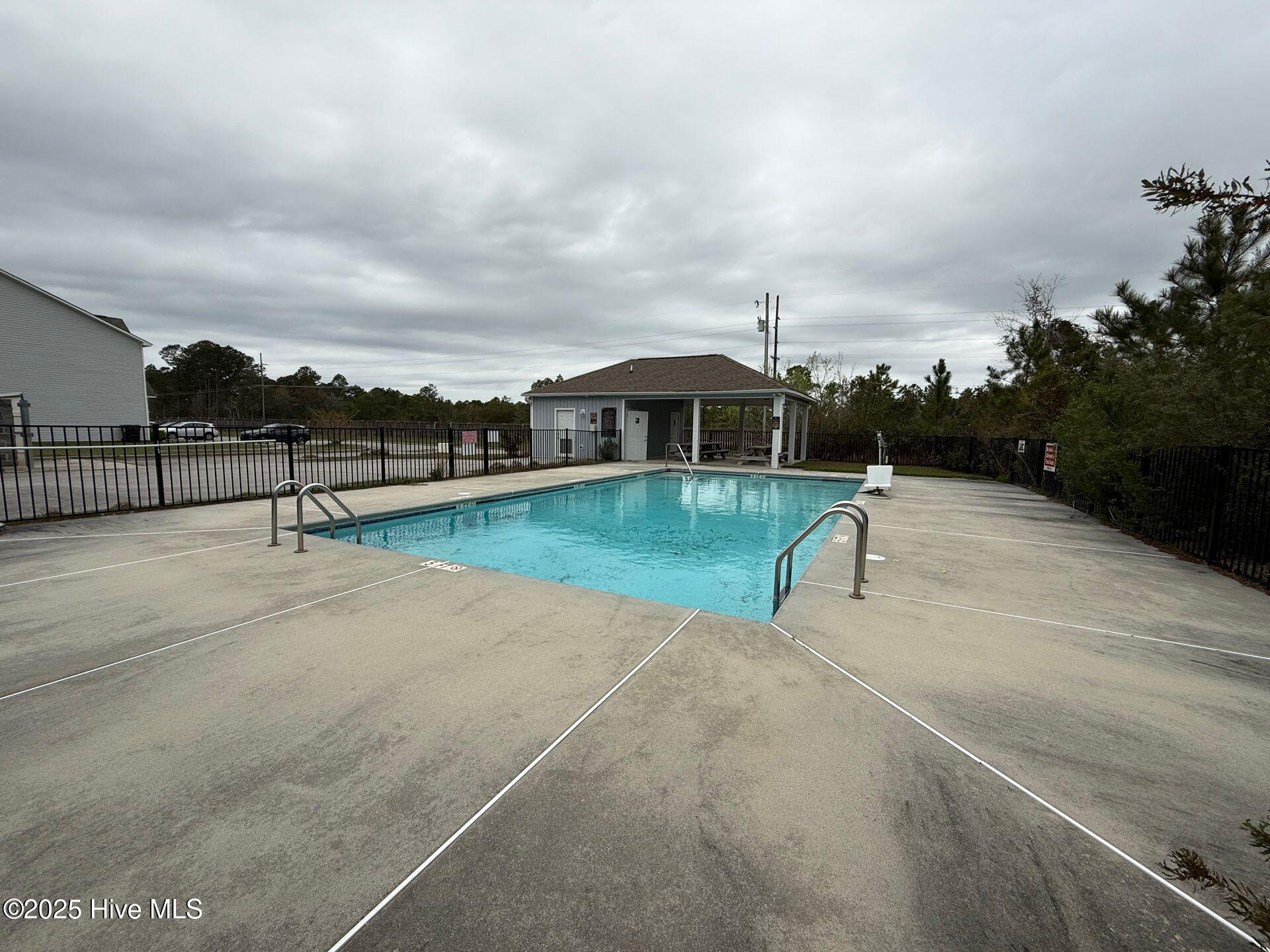 100523606 | Photo 13