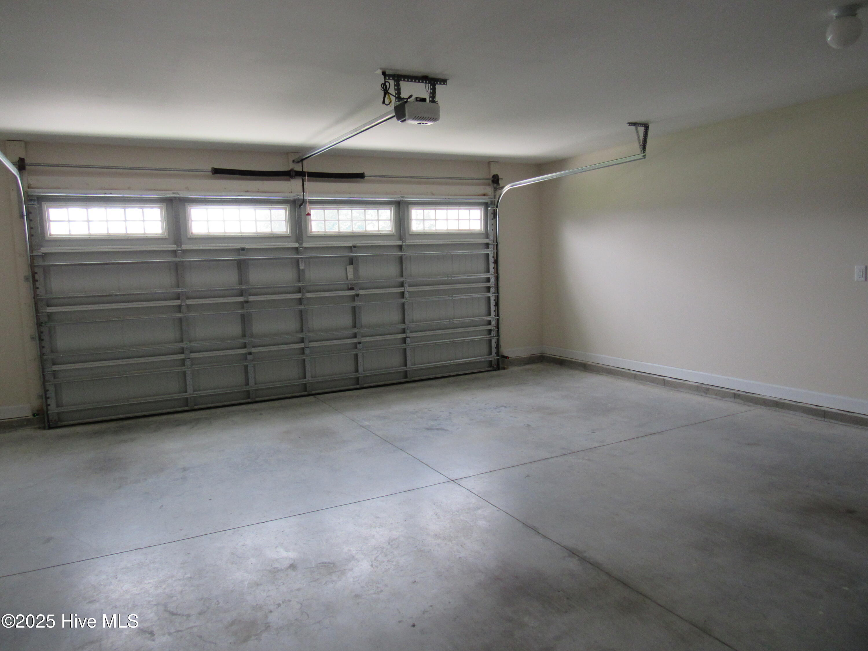 100545950 | Photo 22