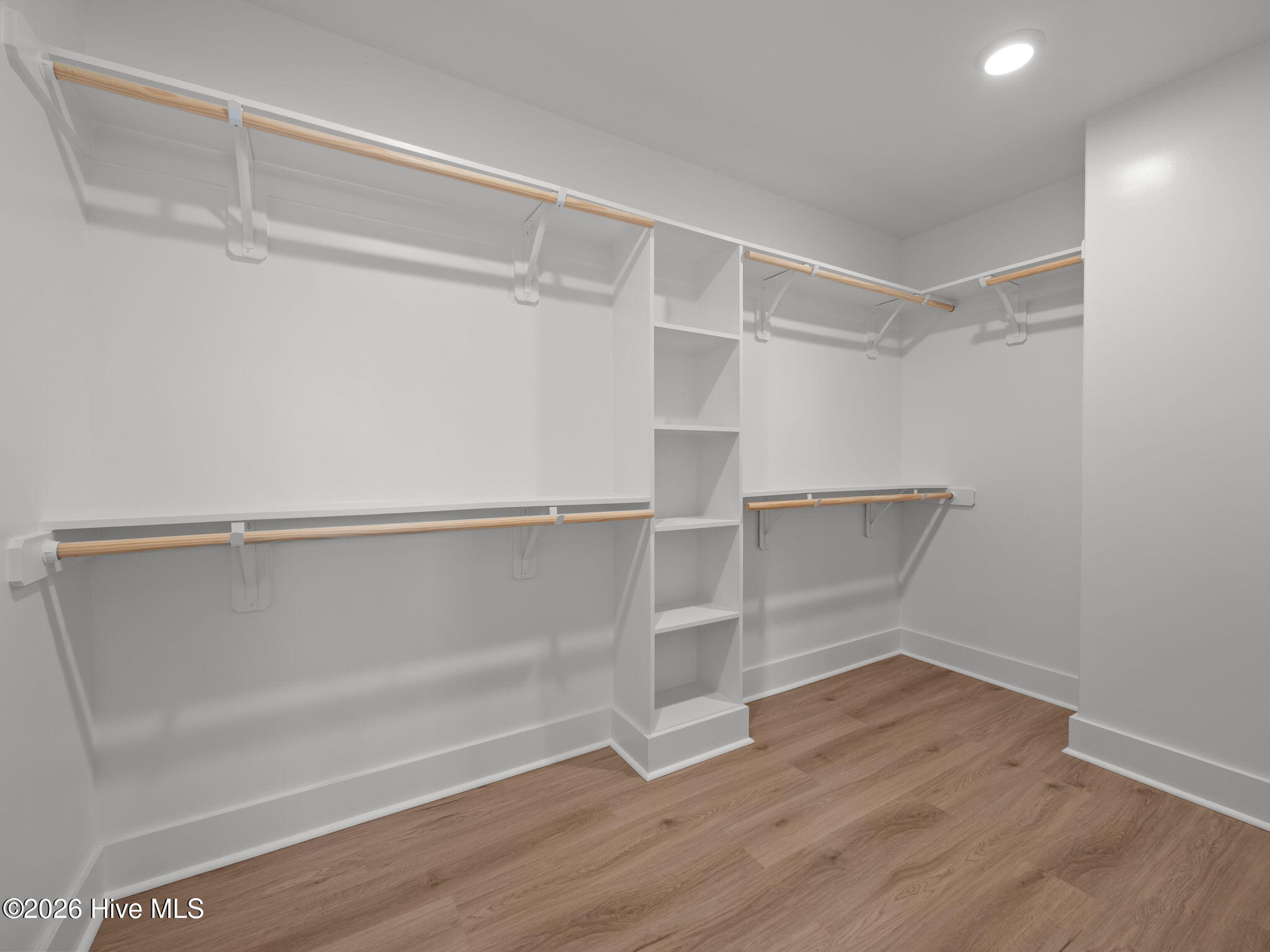 100543502 | Photo 33