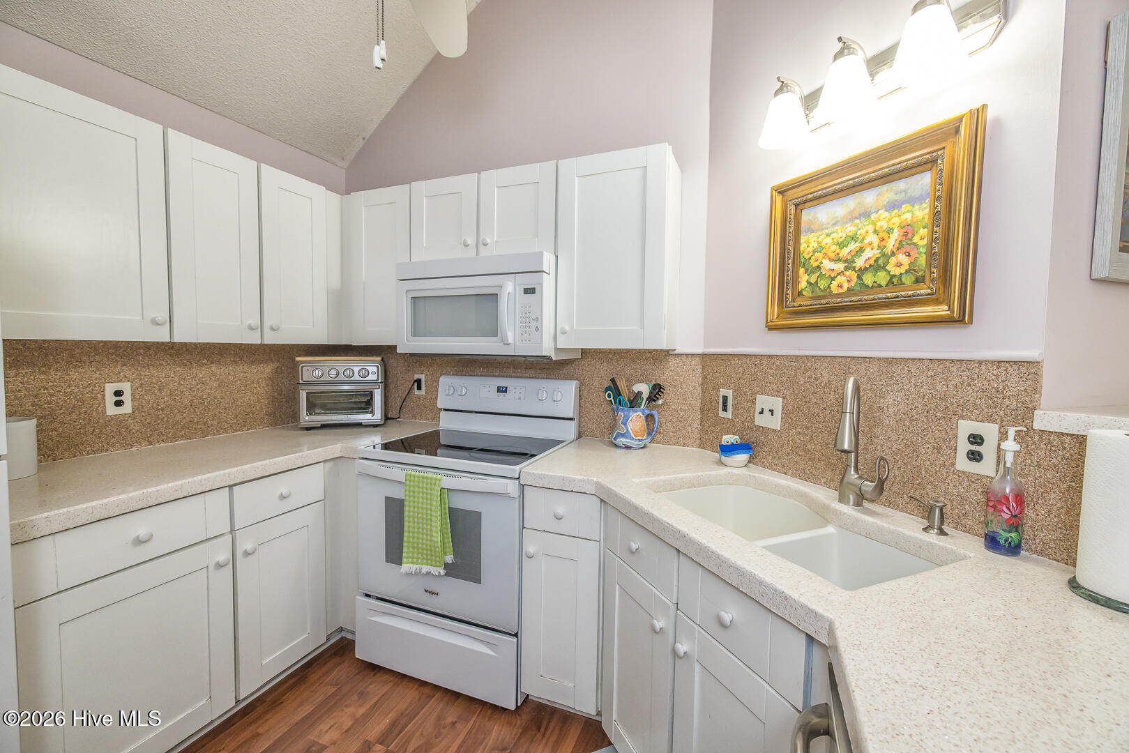 100548540 | Photo 10