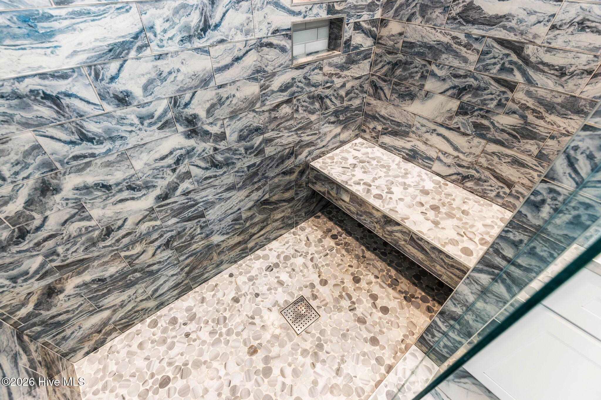 100570540 | Photo 16