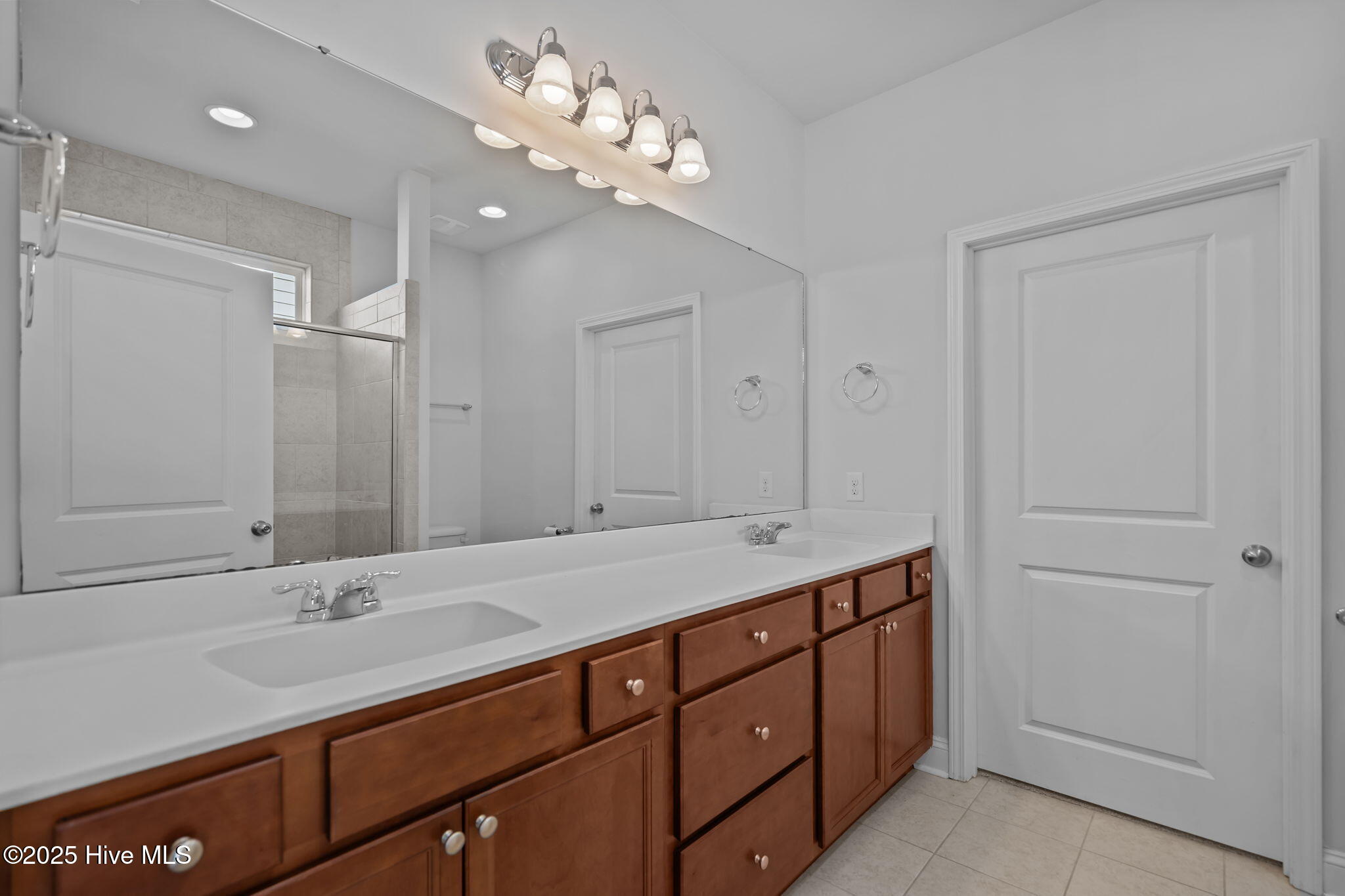 100540336 | Photo 41