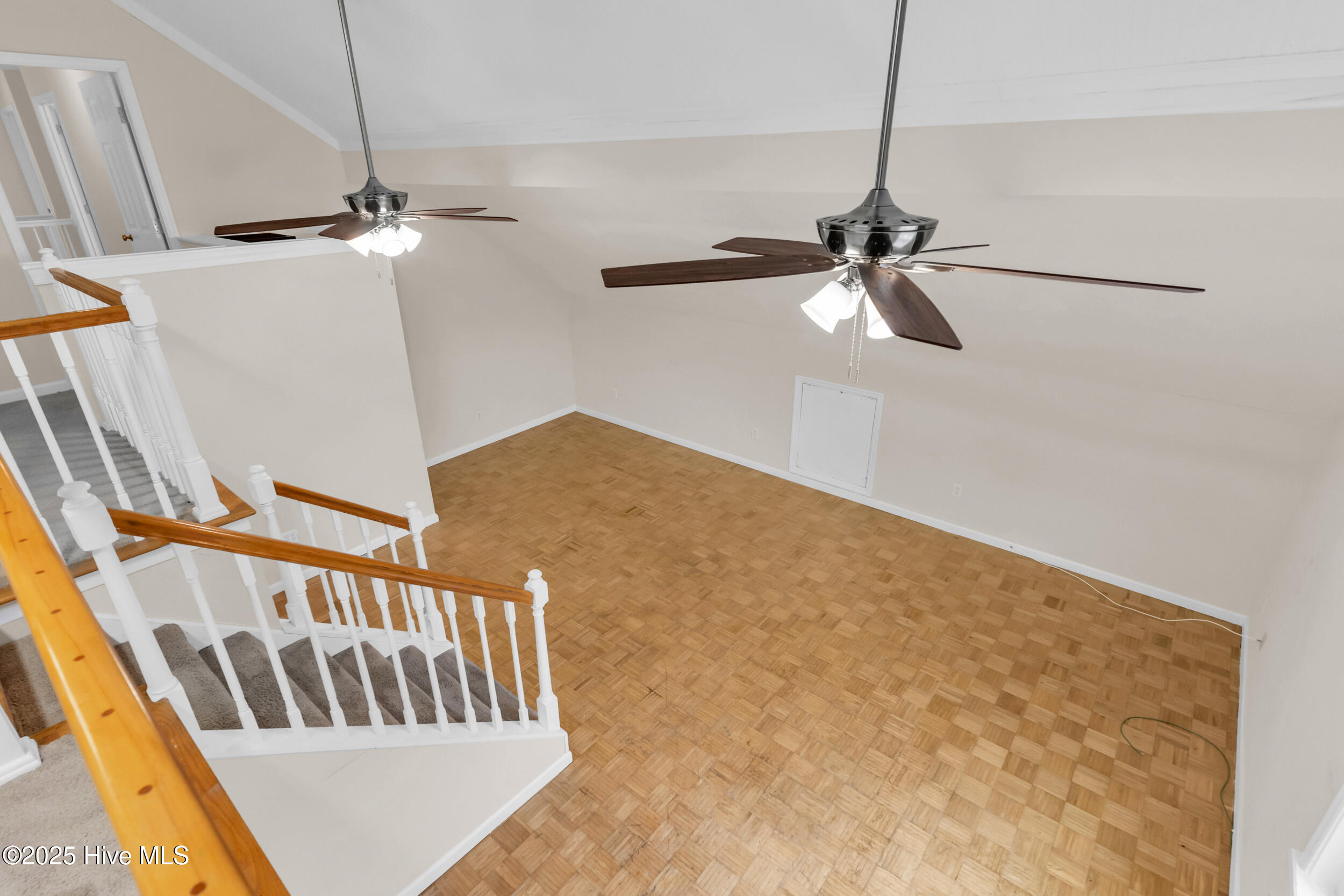 100545048 | Photo 37