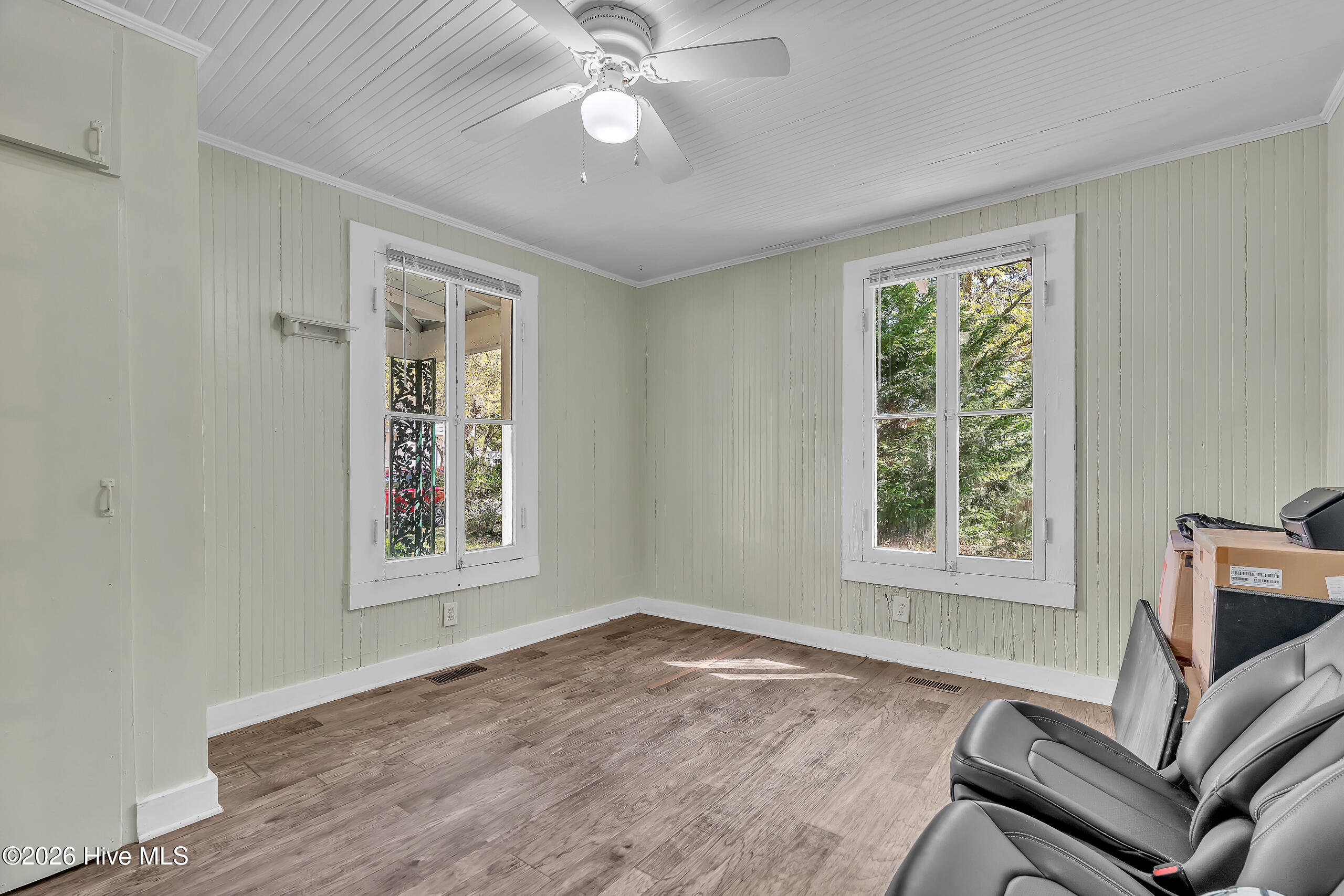 100567144 | Photo 27