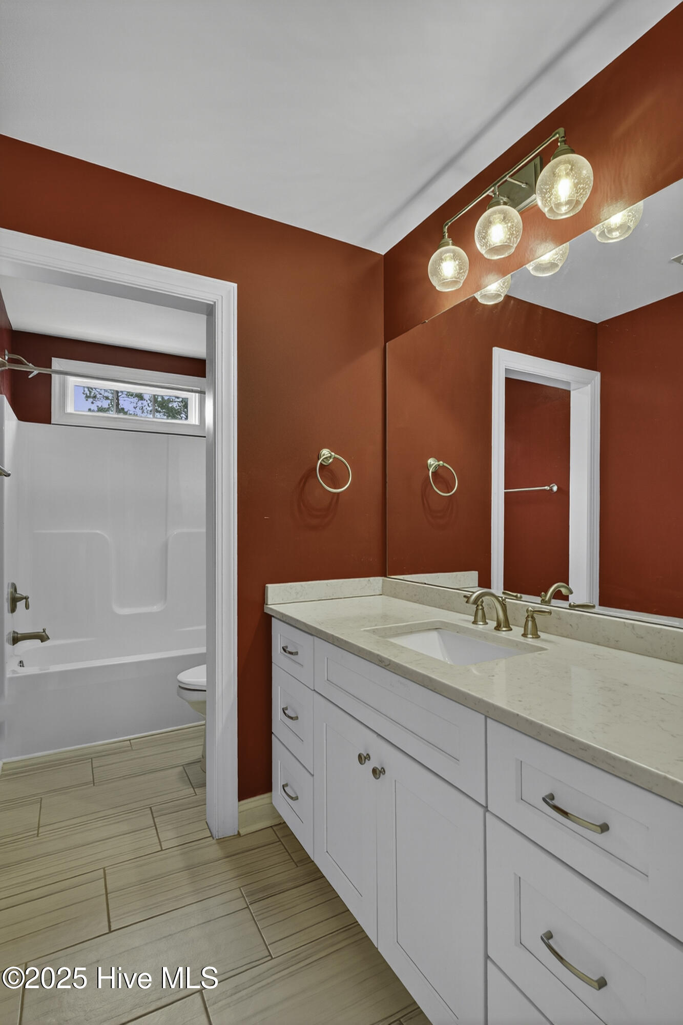 100536427 | Photo 42