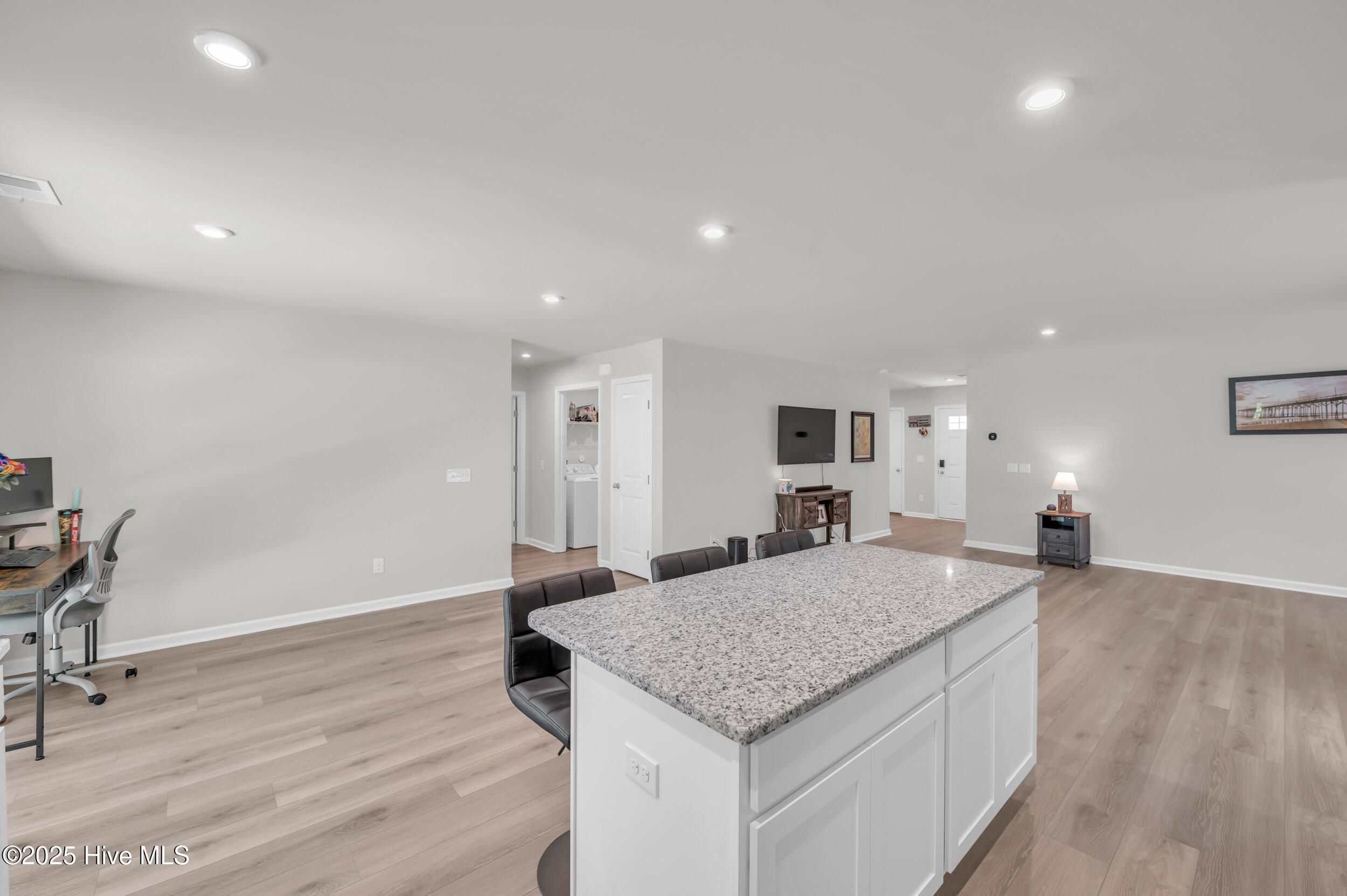 100570488 | Photo 10