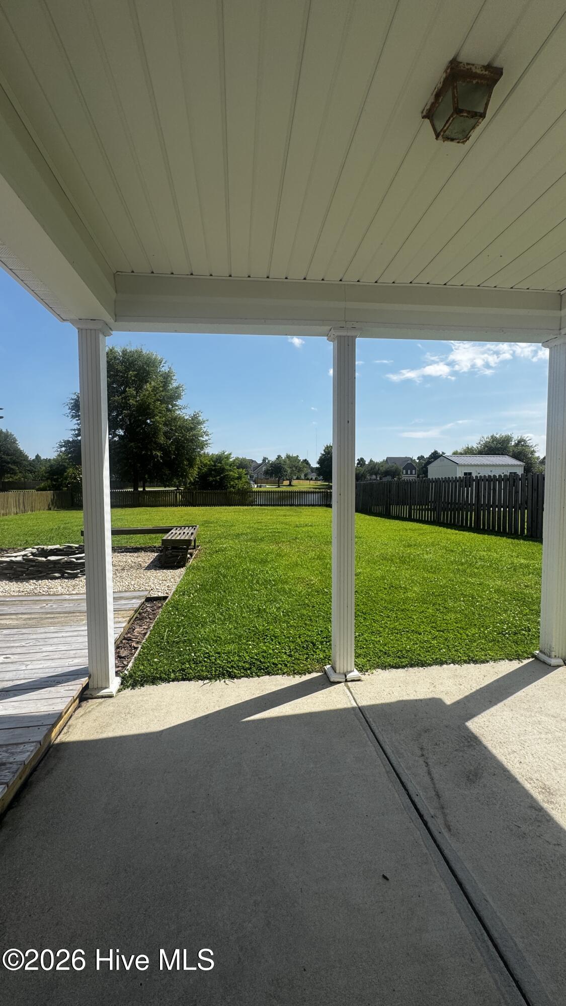 100570363 | Photo 21