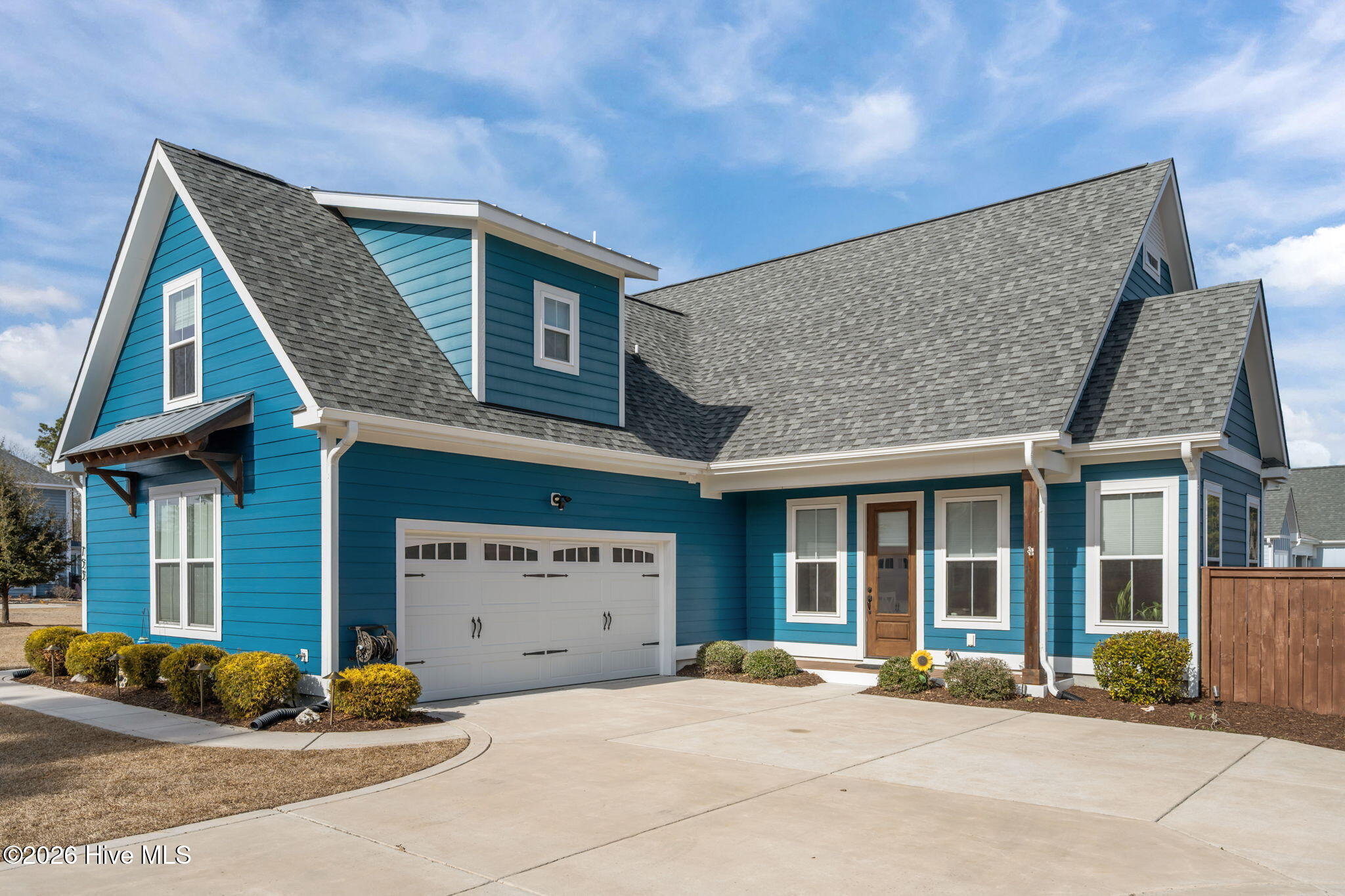 100555870 | Photo 55