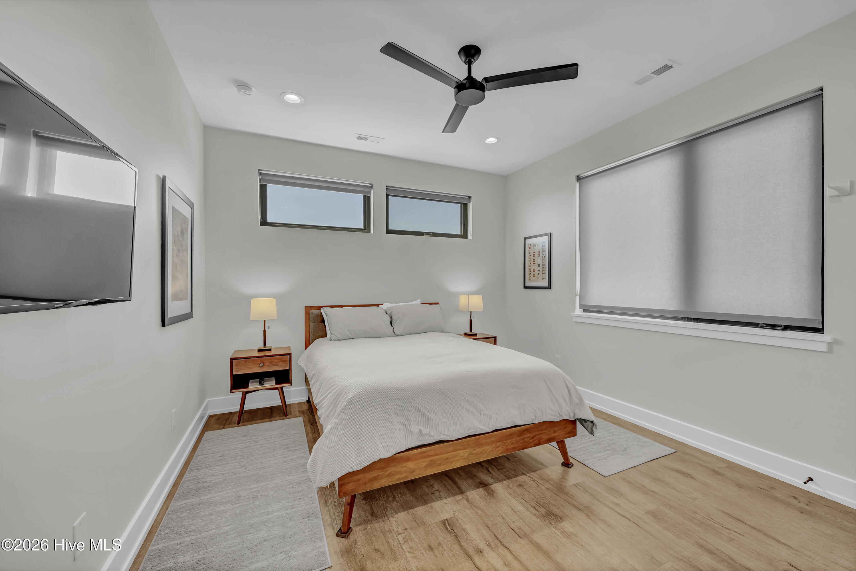 100565280 | Photo 30