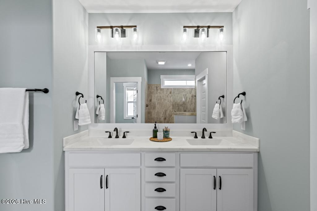 100558898 | Photo 46