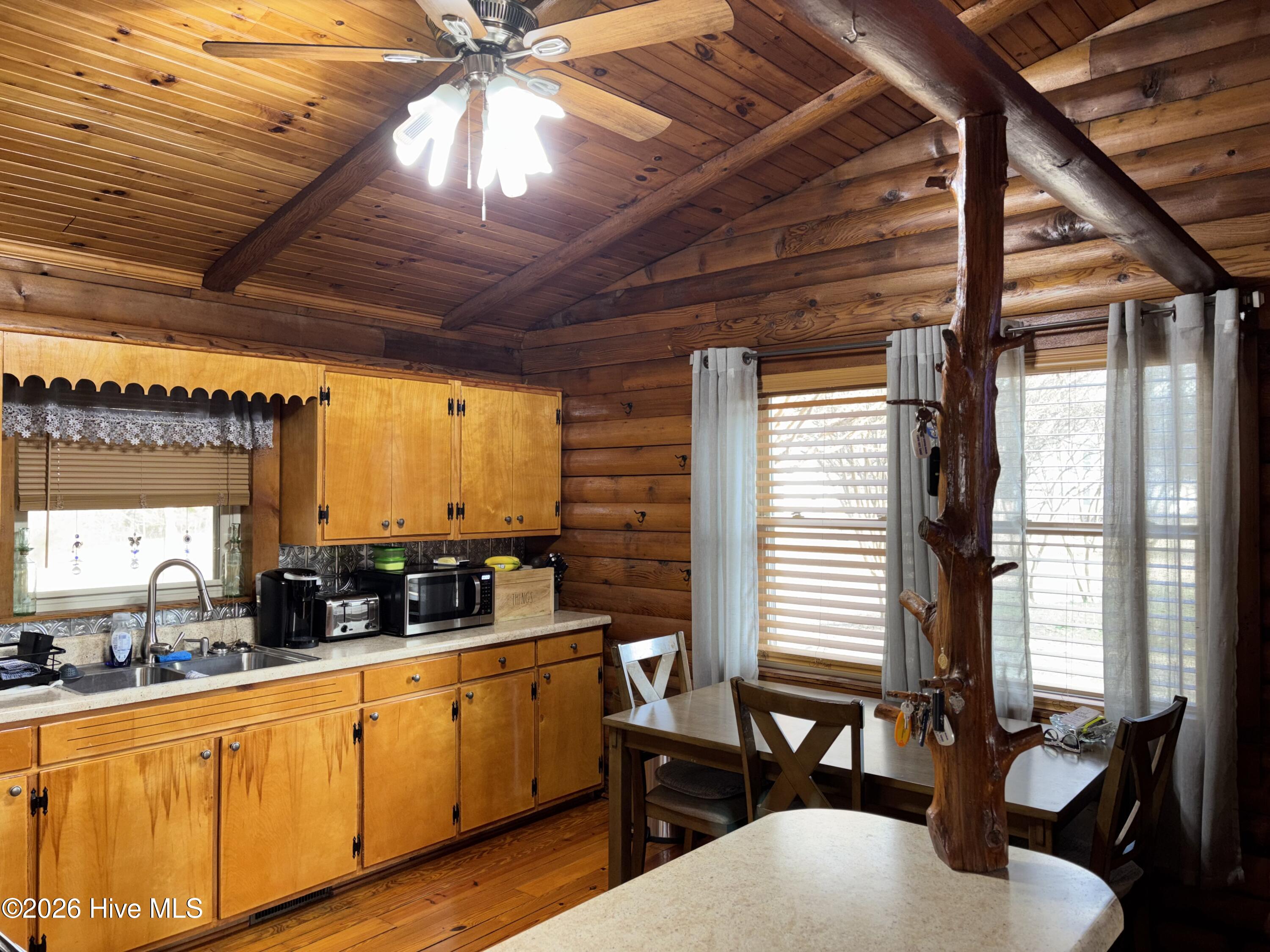 100554196 | Photo 13