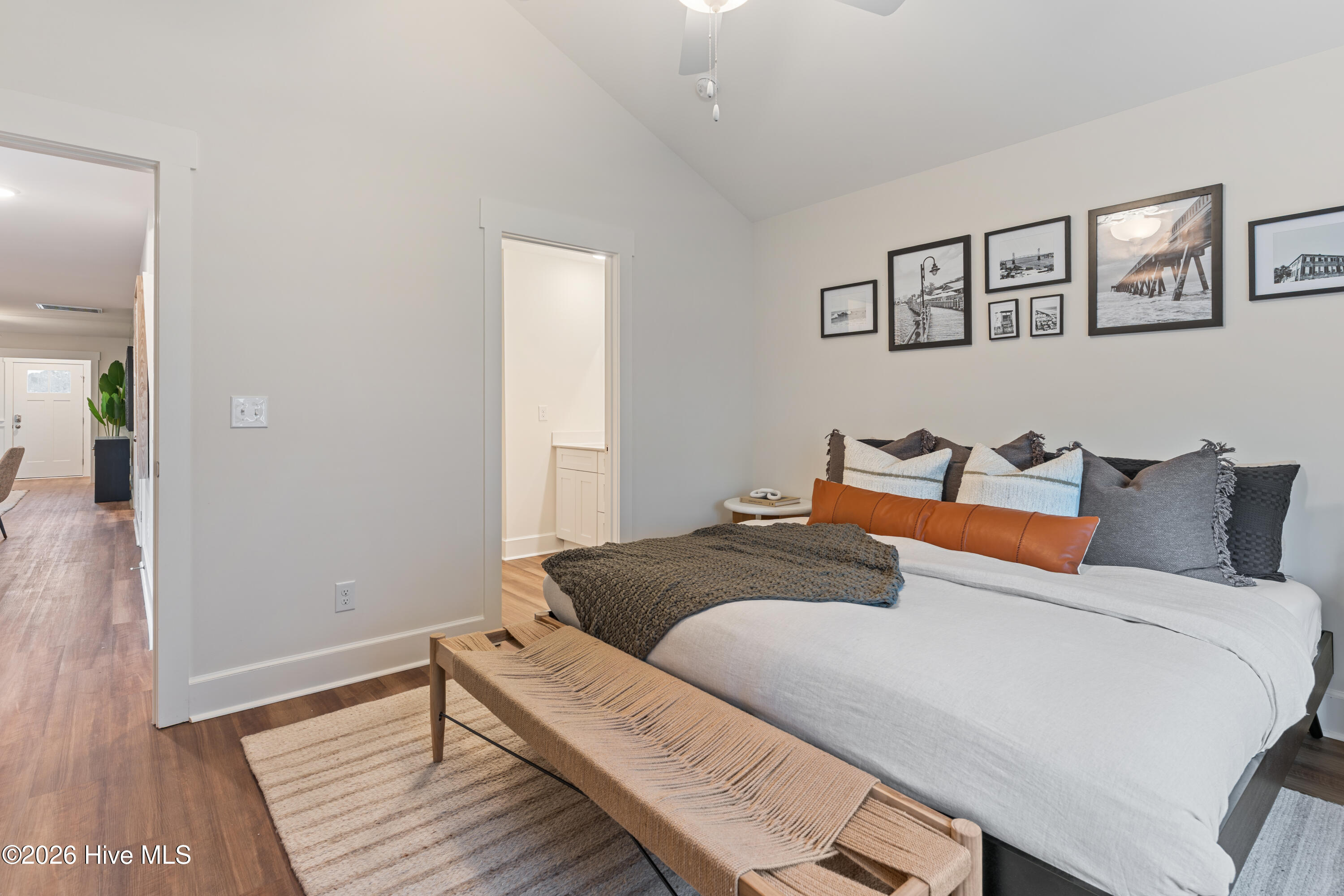 100563411 | Photo 13