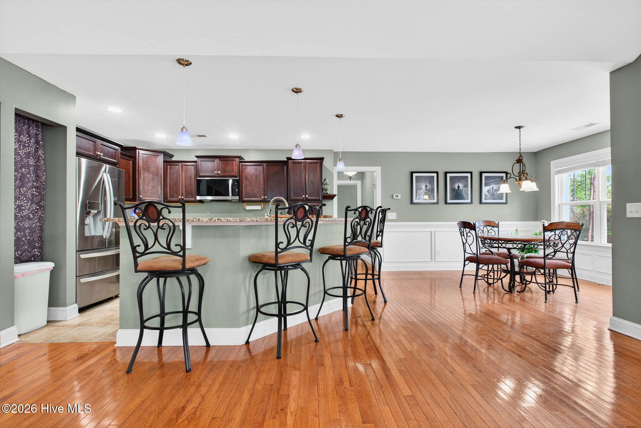 100561727 | Photo 14