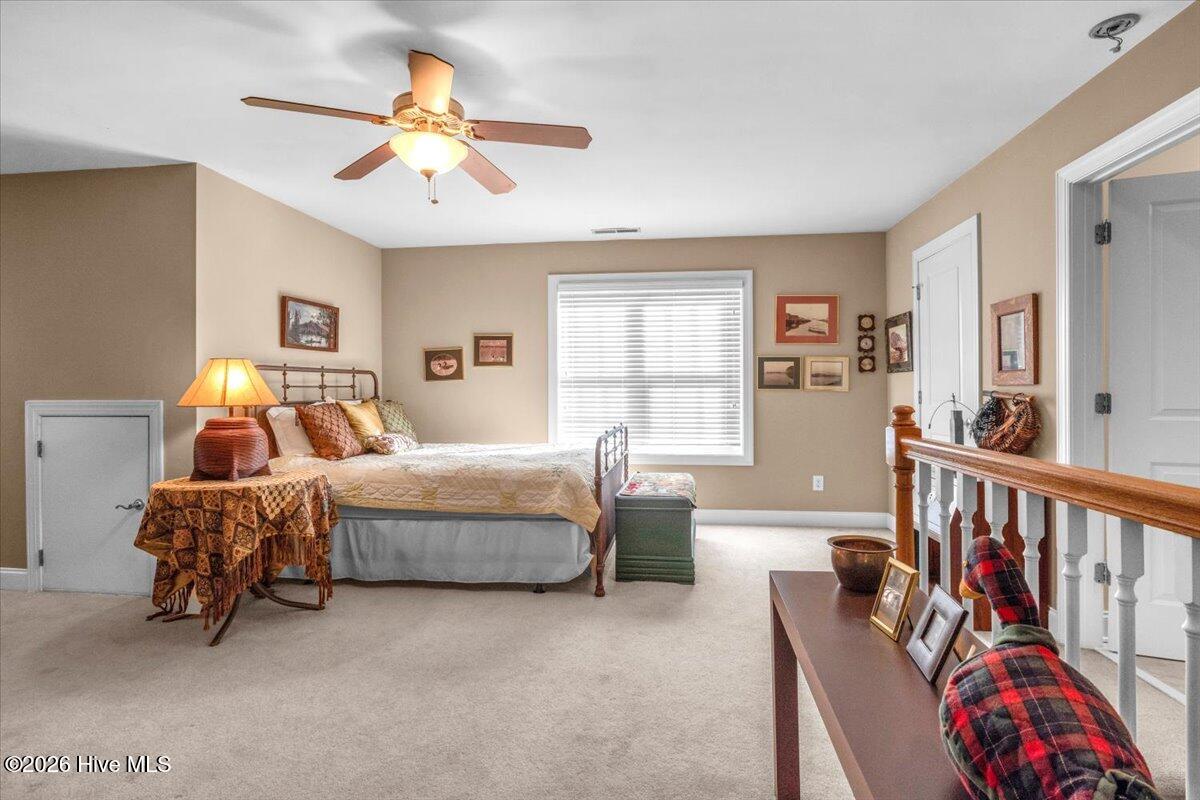 100548229 | Photo 35