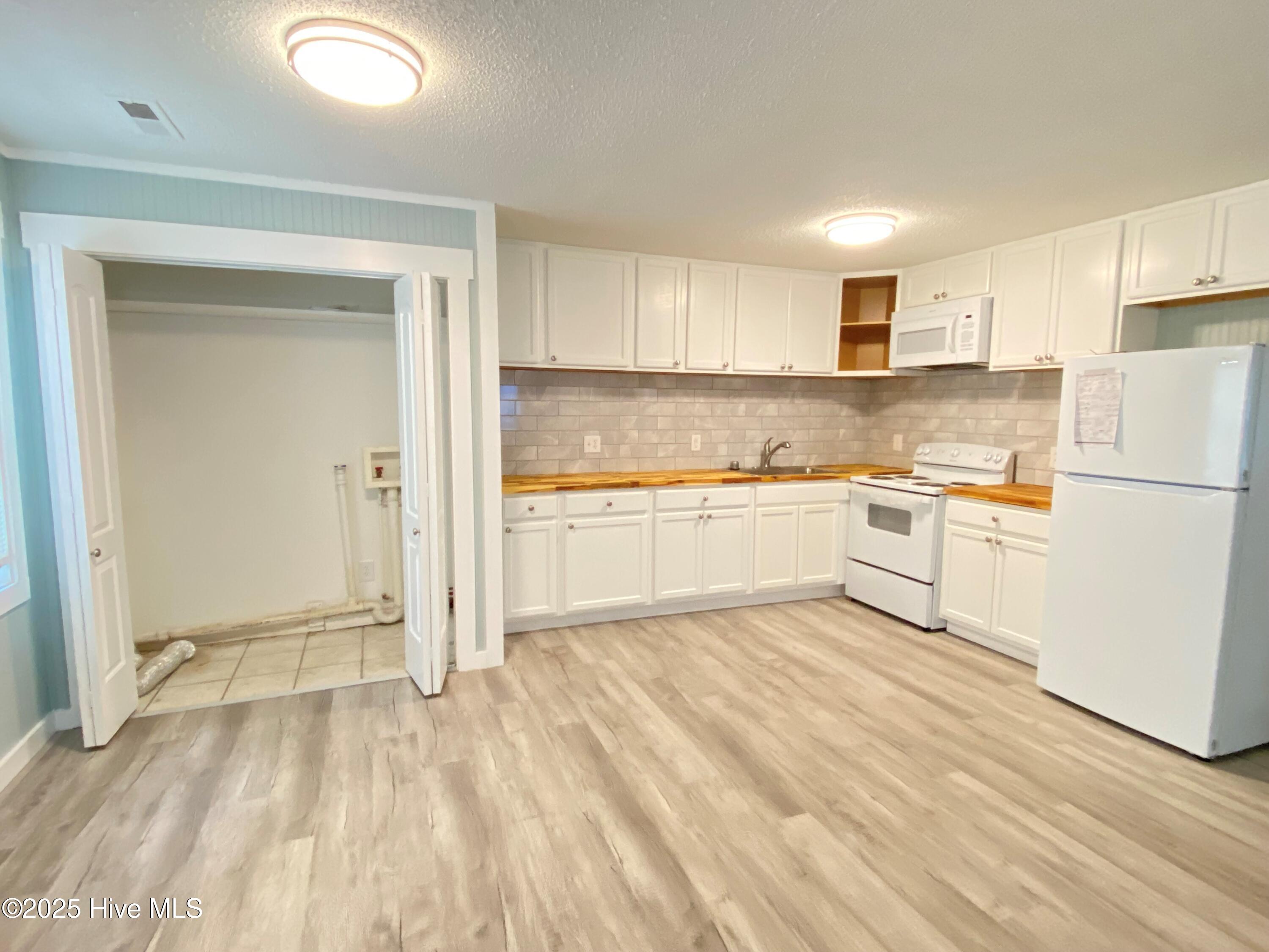 100530095 | Photo 15