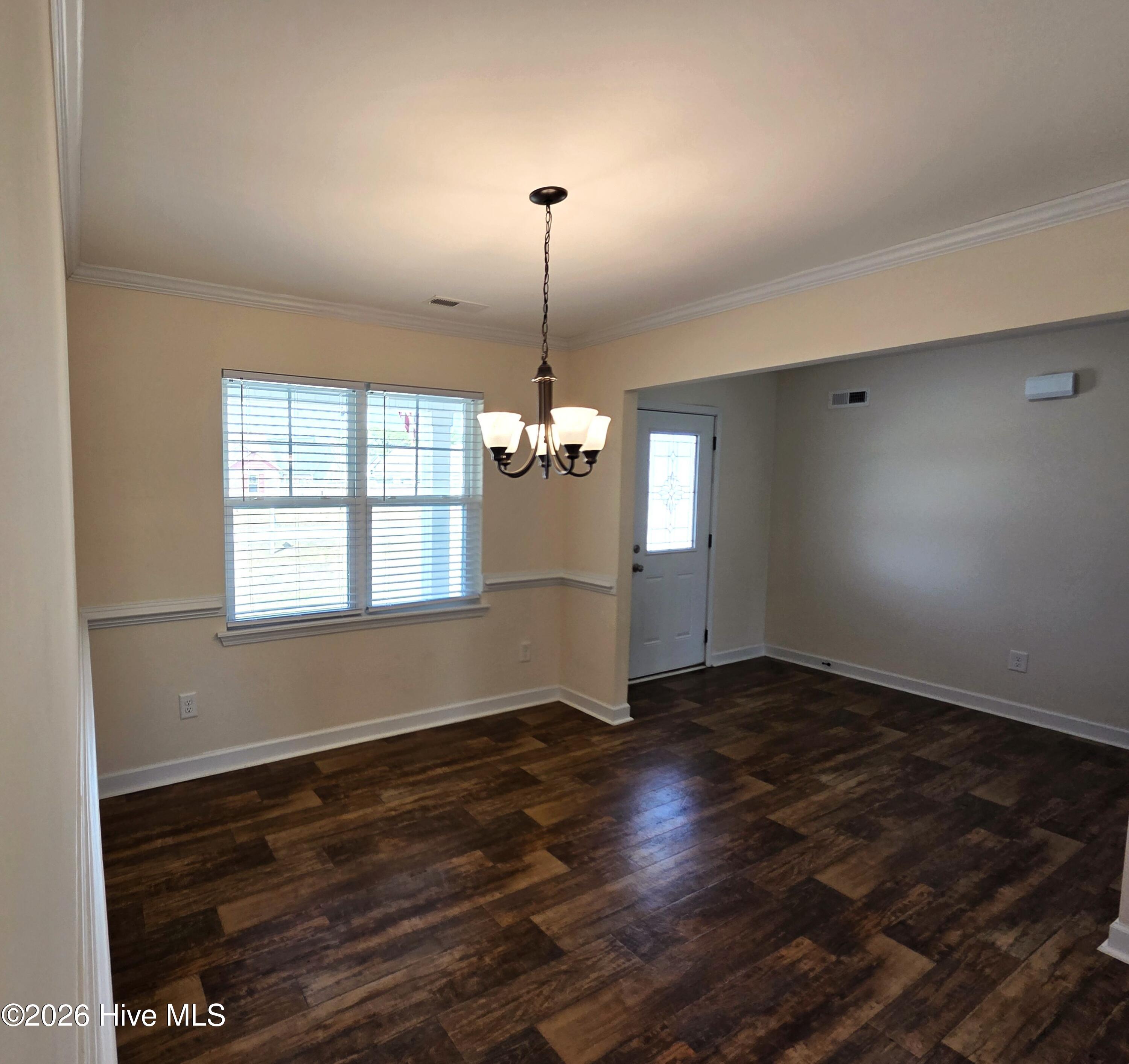 100527843 | Photo 12