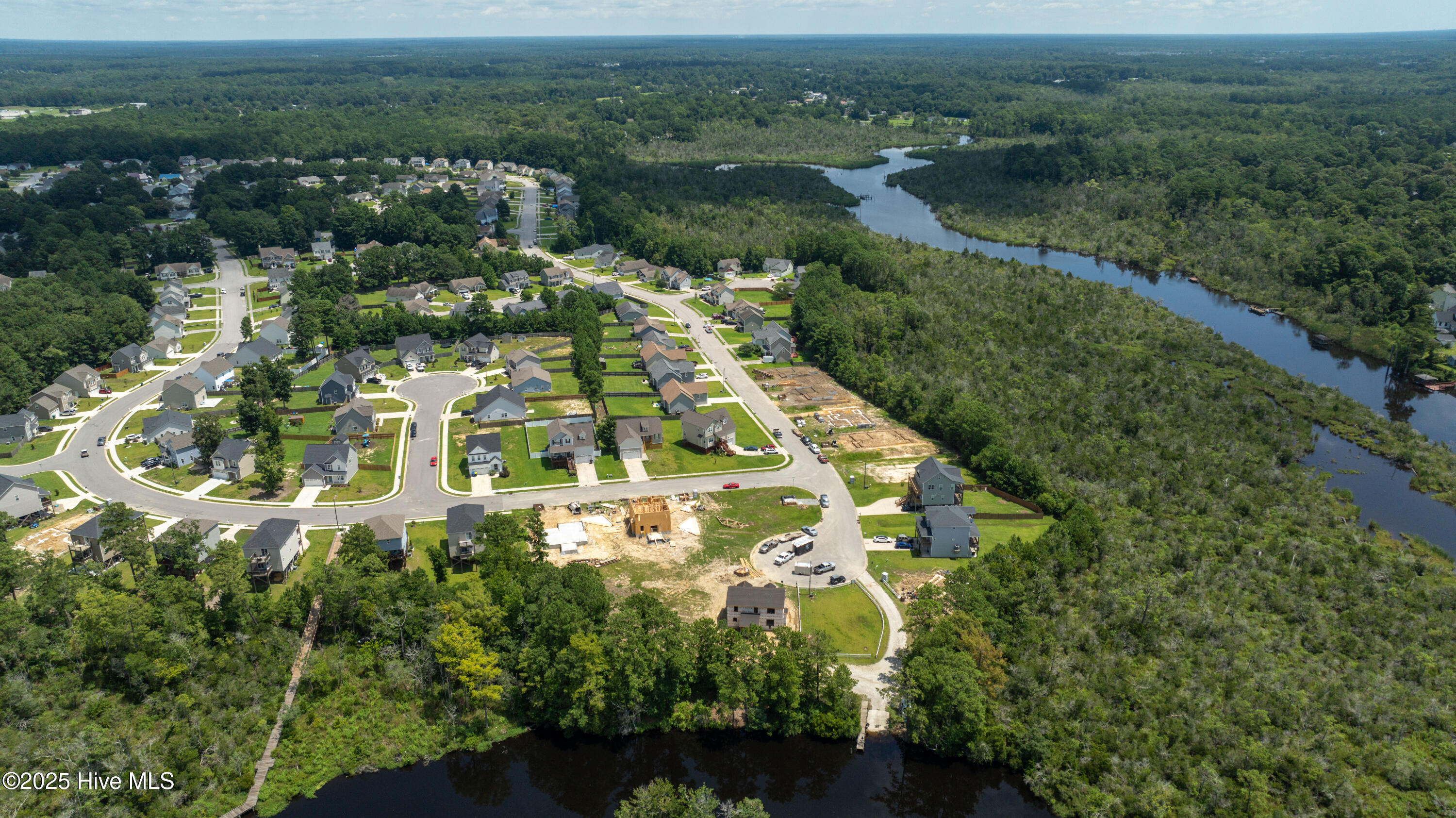 100526945 | Photo 38