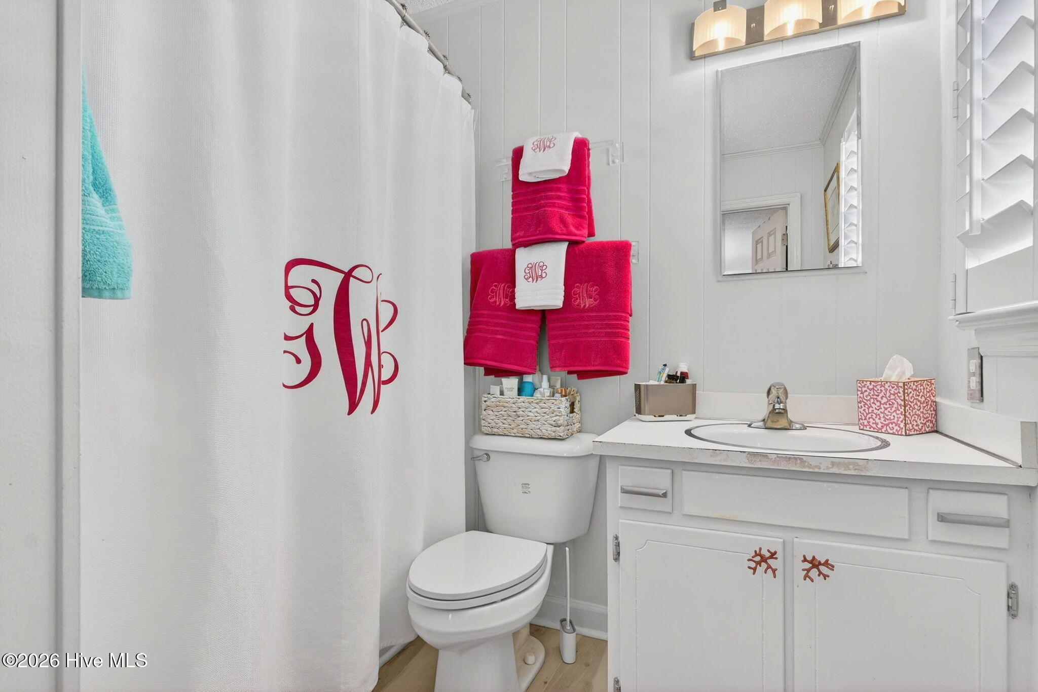 100560739 | Photo 11