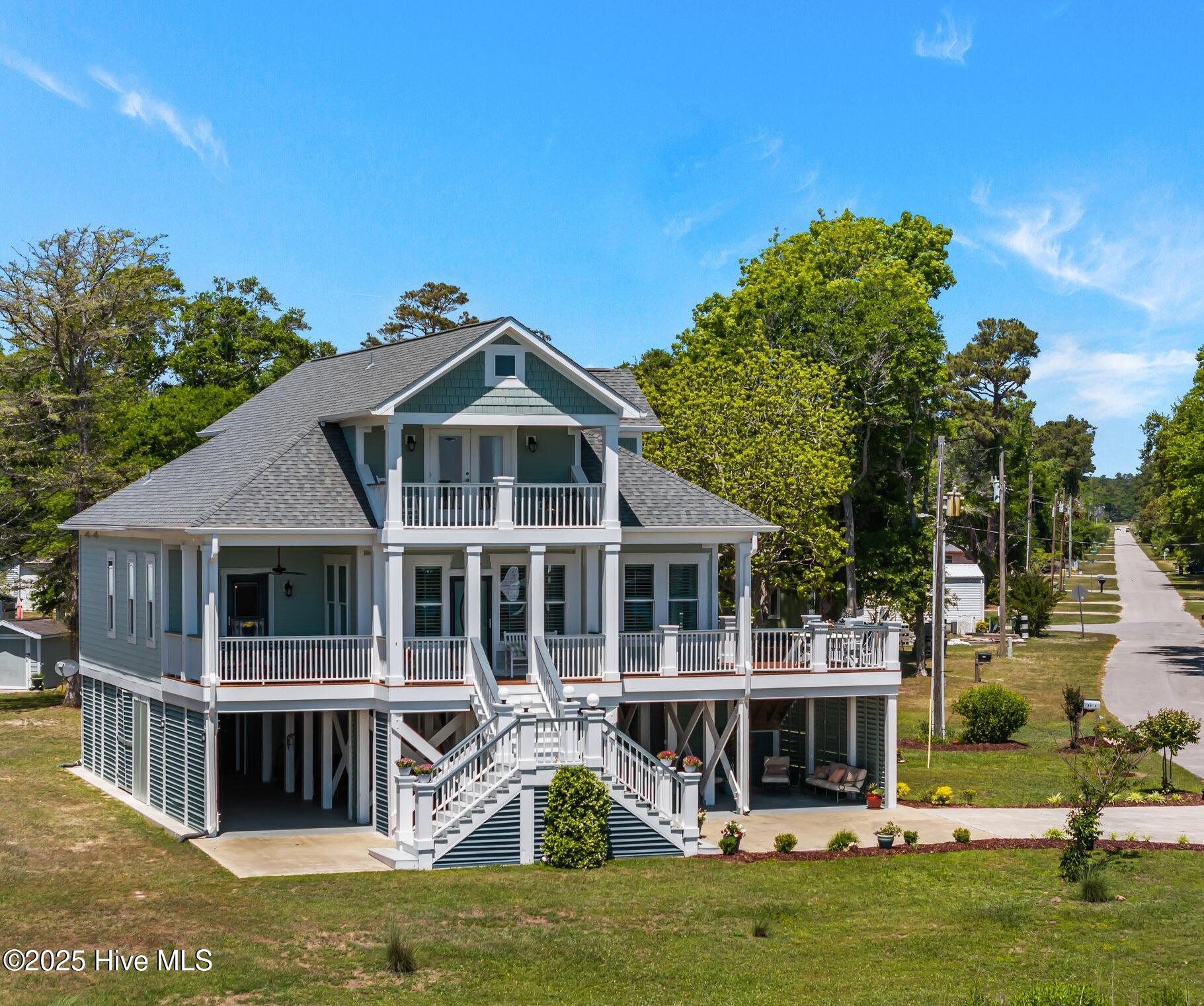 100532890 | Photo 63