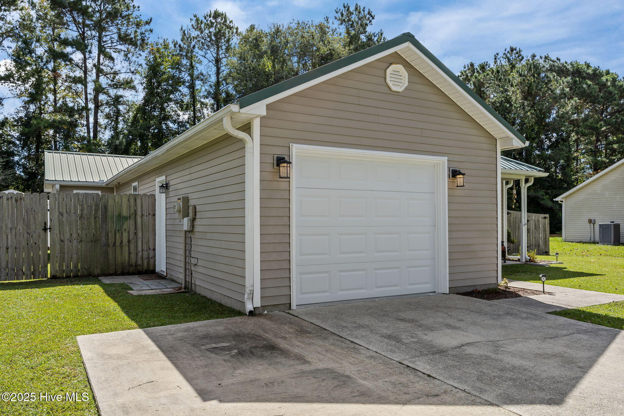 100545928 | Photo 44