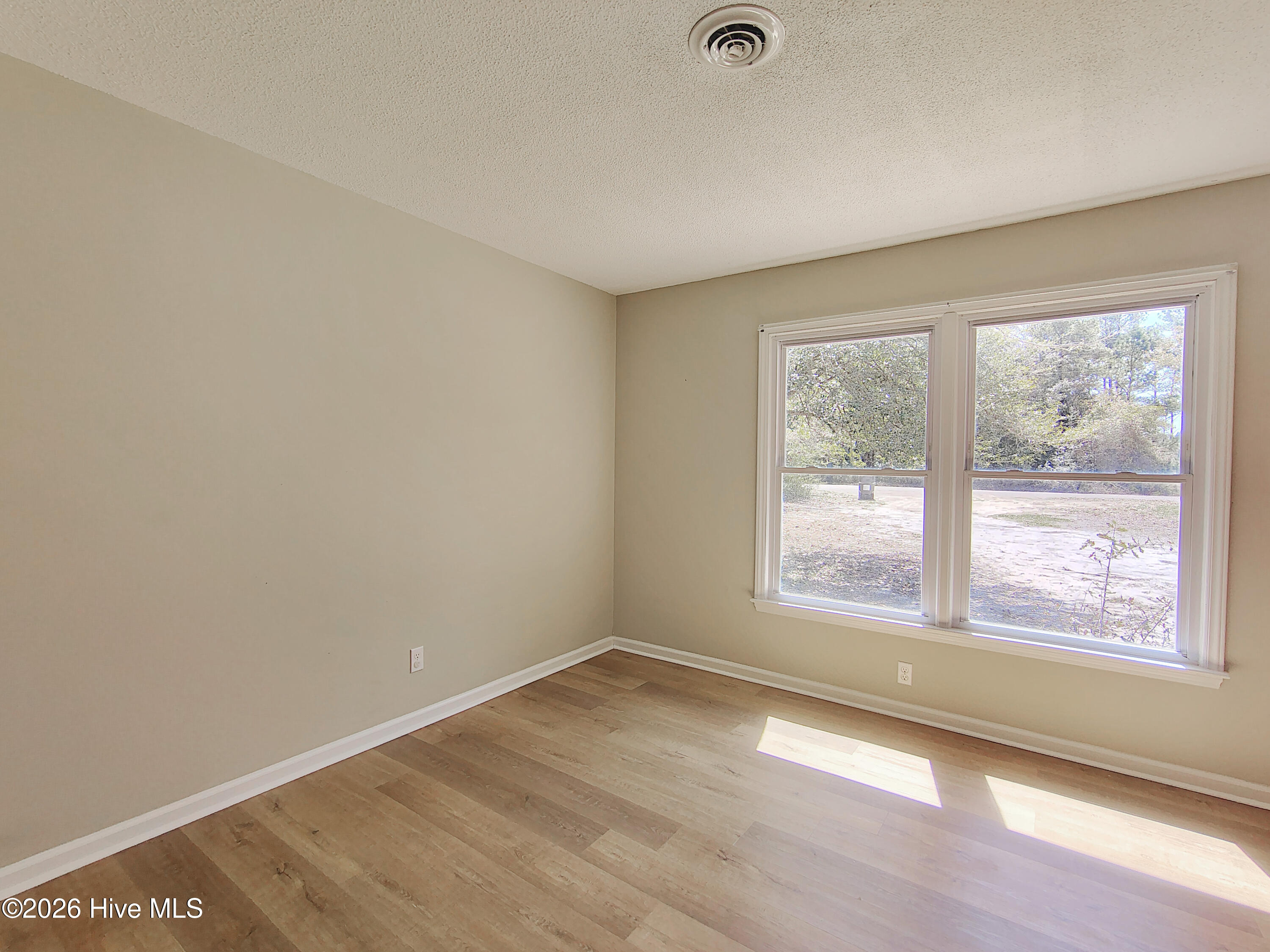 100566737 | Photo 13