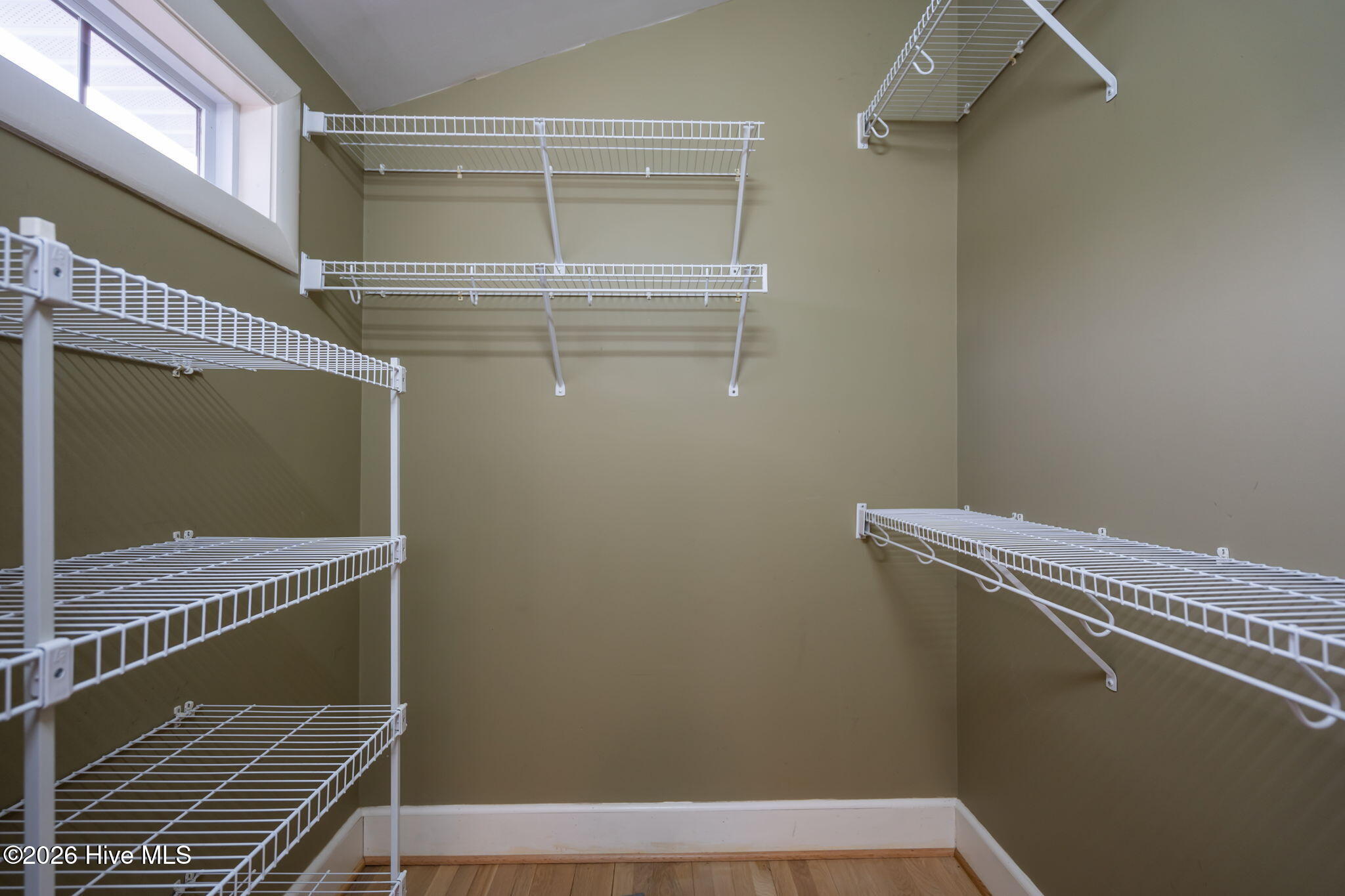 100548221 | Photo 22