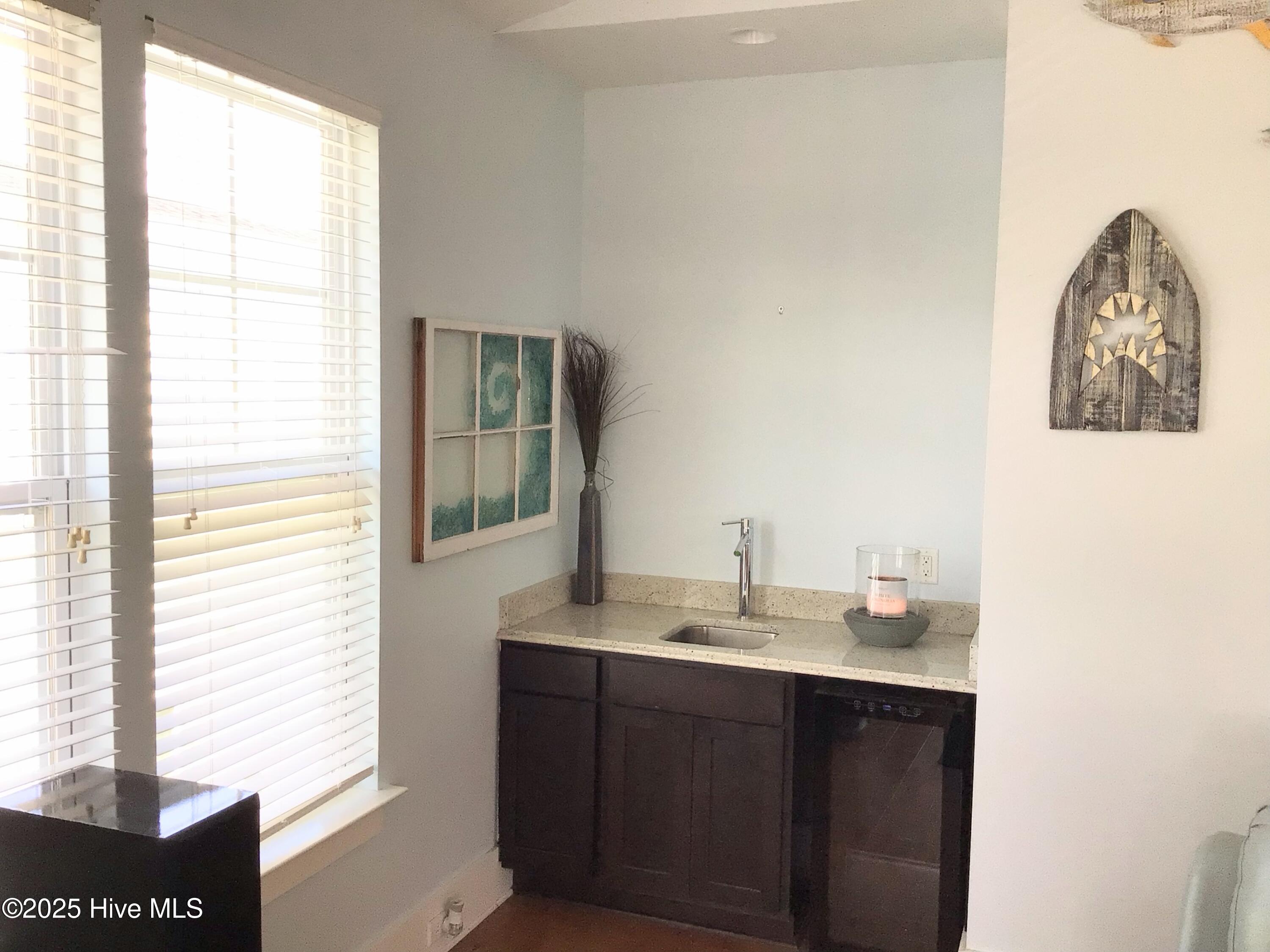 100508698 | Photo 12