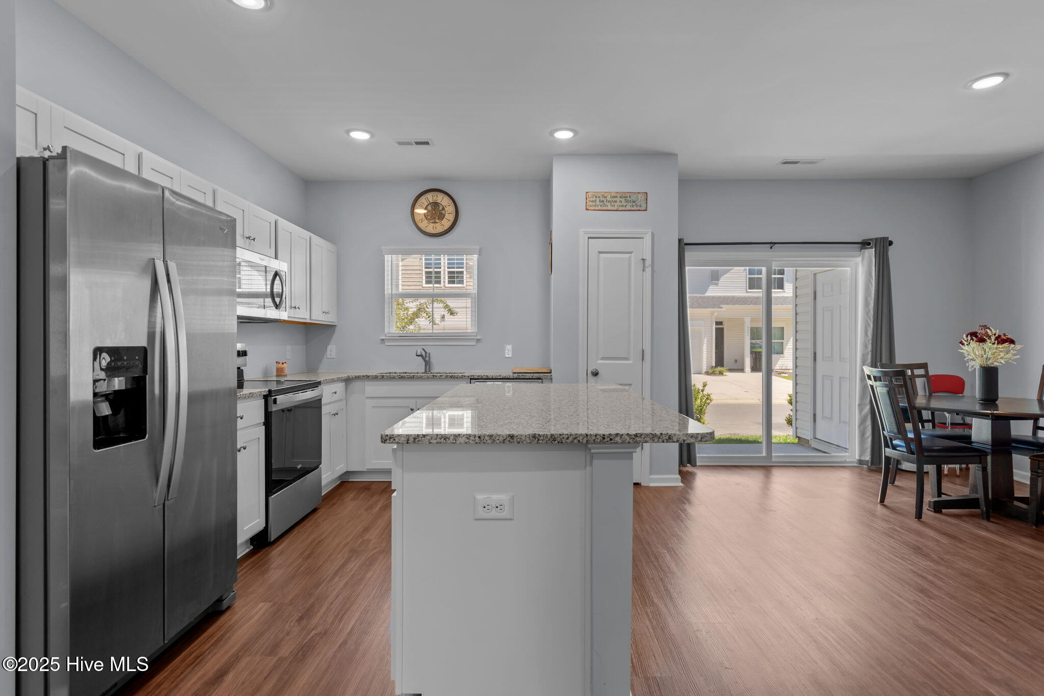 100527682 | Photo 14