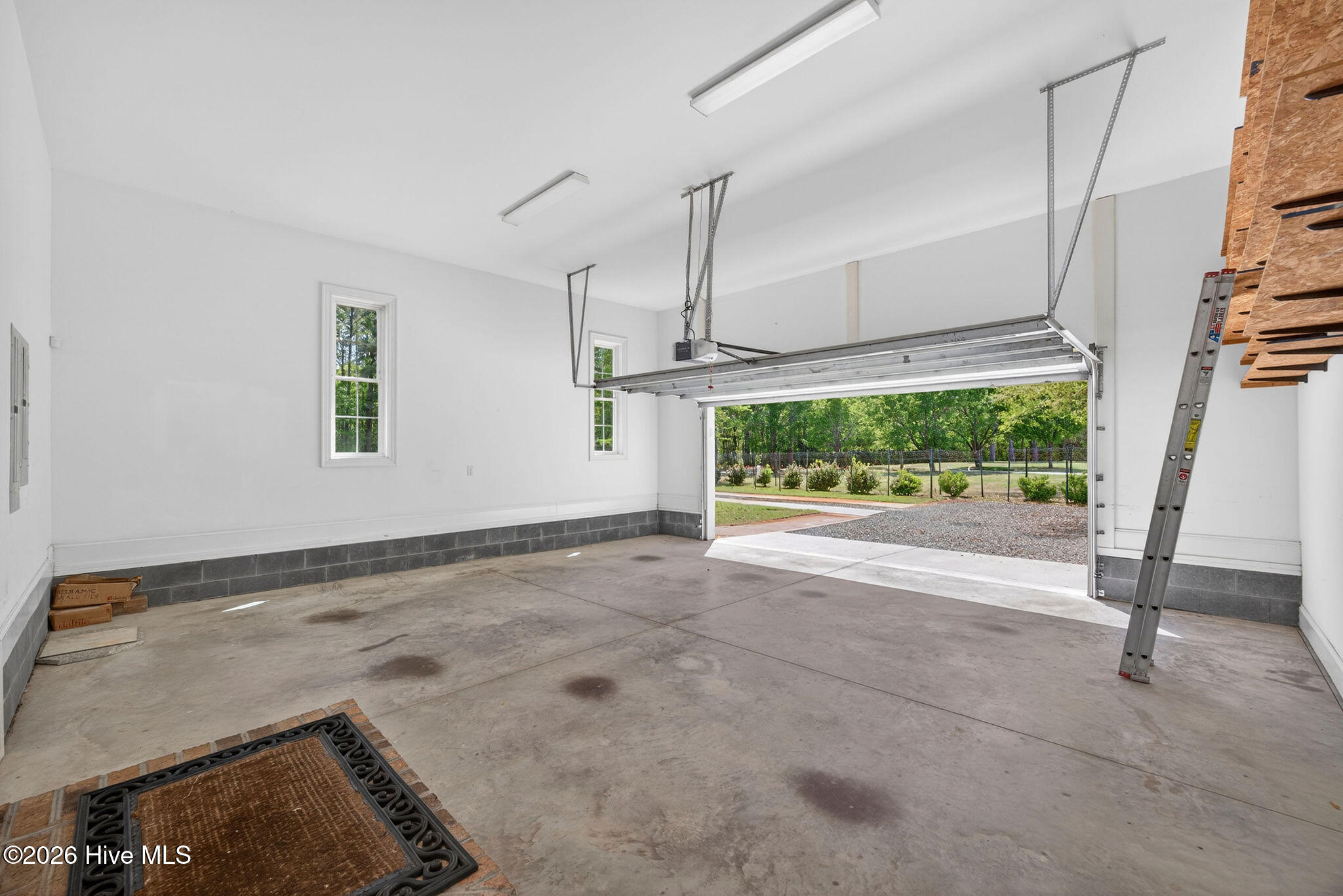 100566414 | Photo 14