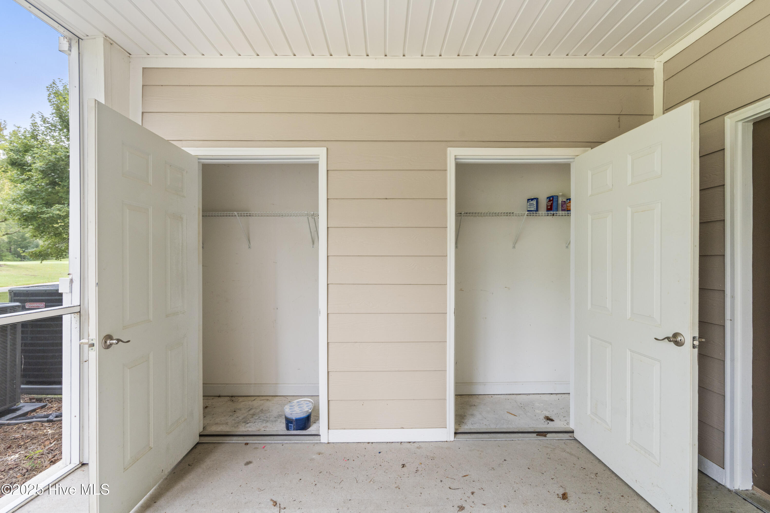 100564335 | Photo 36