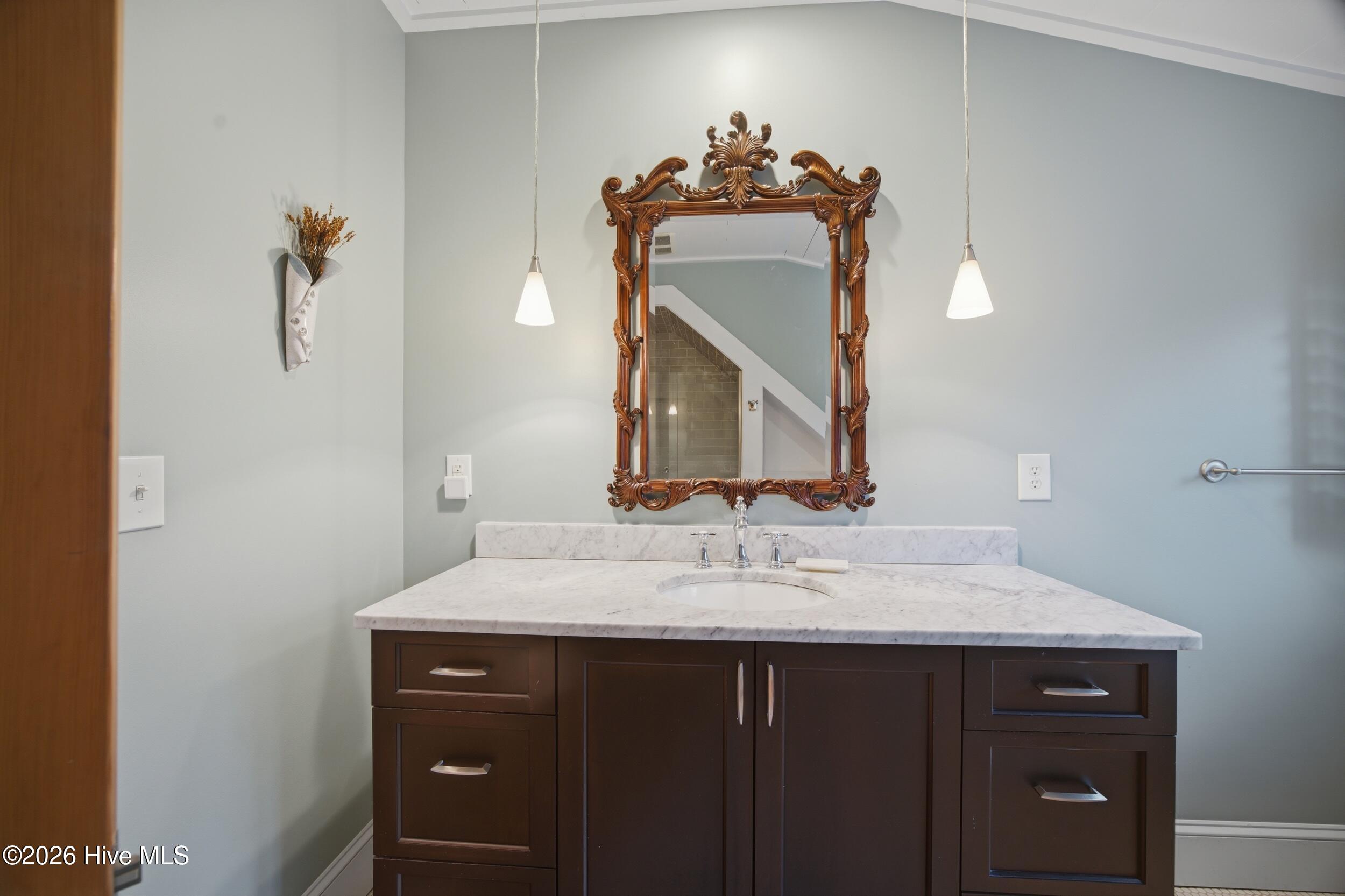 100566122 | Photo 29