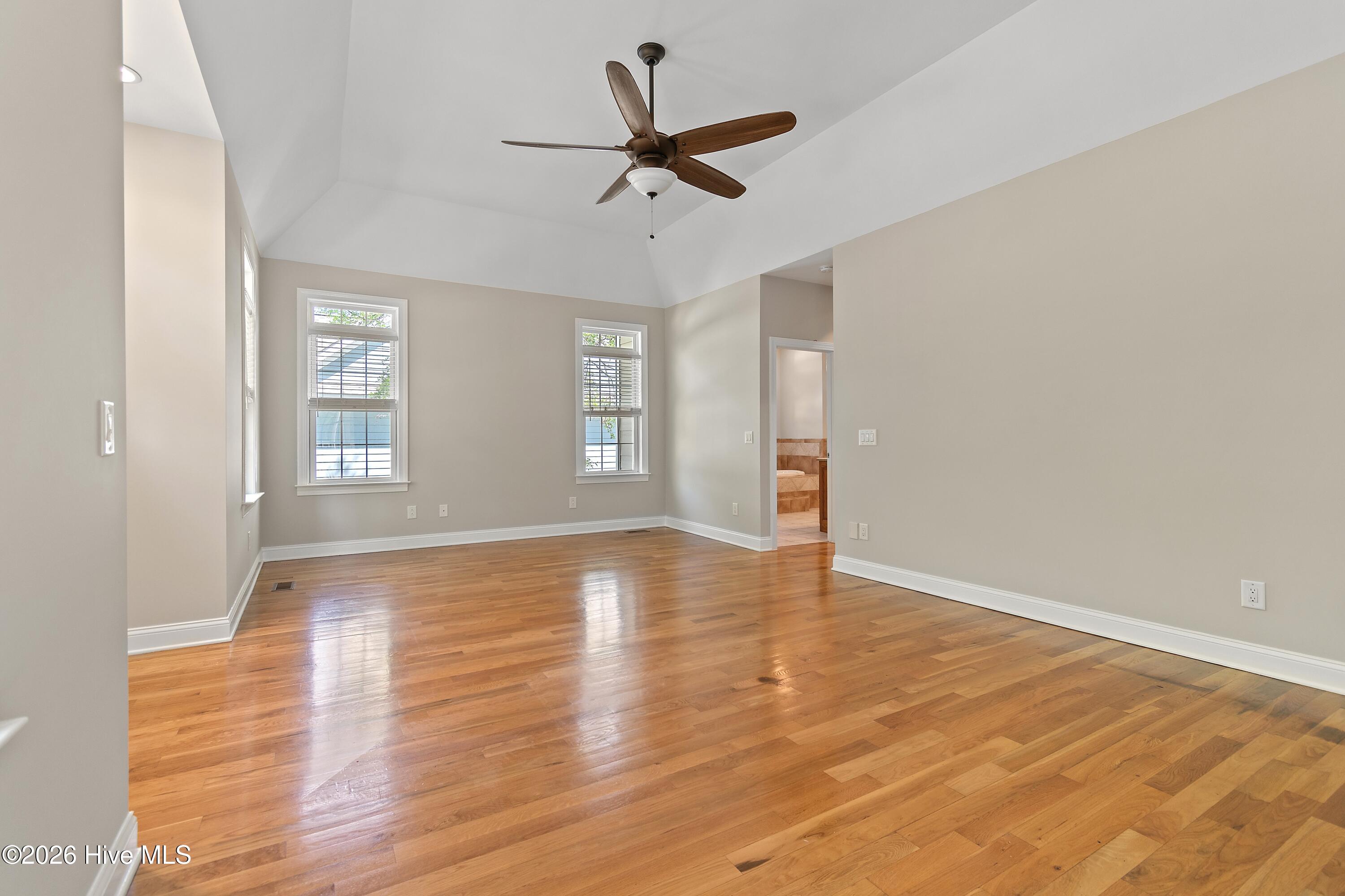 100568662 | Photo 27